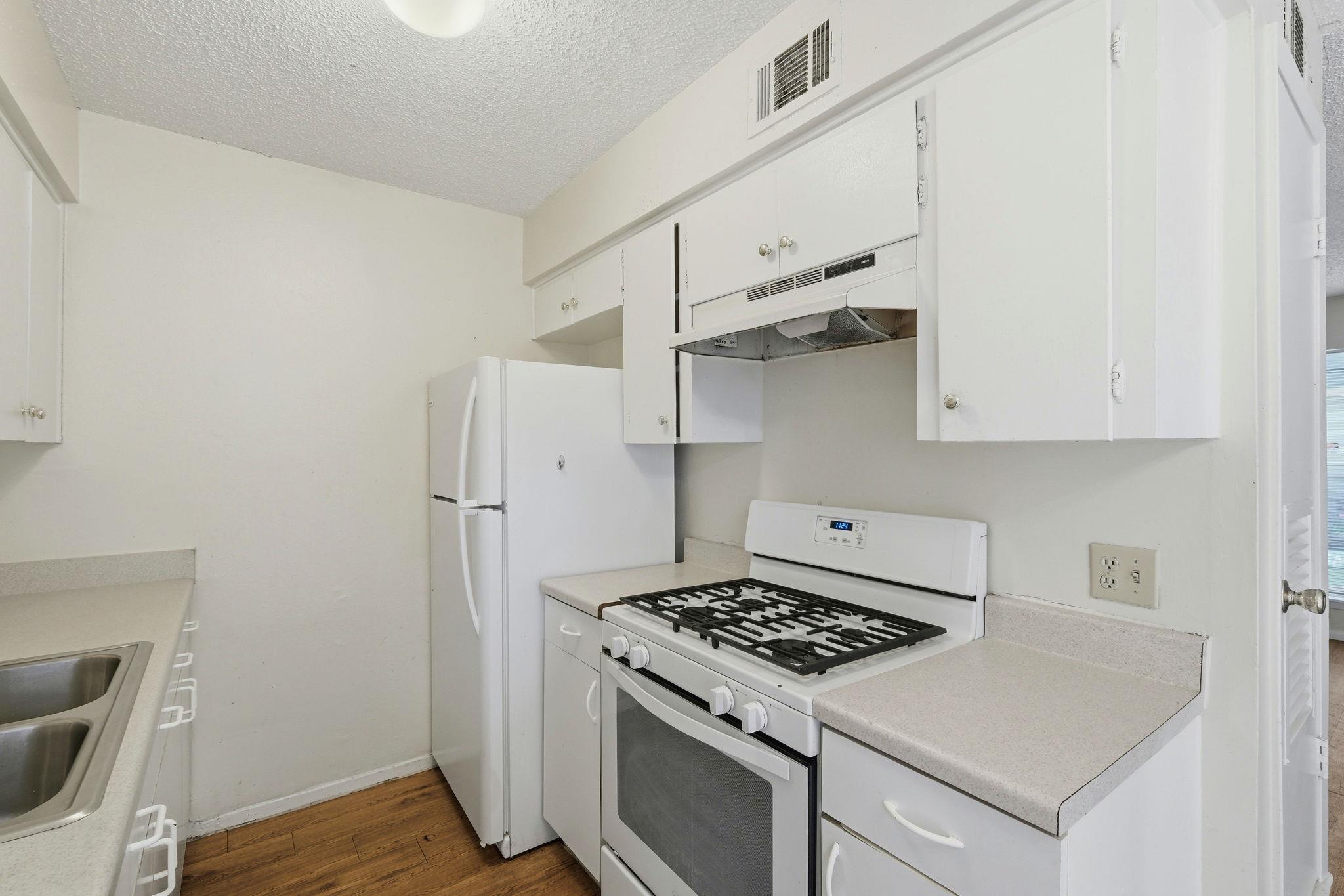 2319 Greenfield Pkwy #103 Property Photo 11