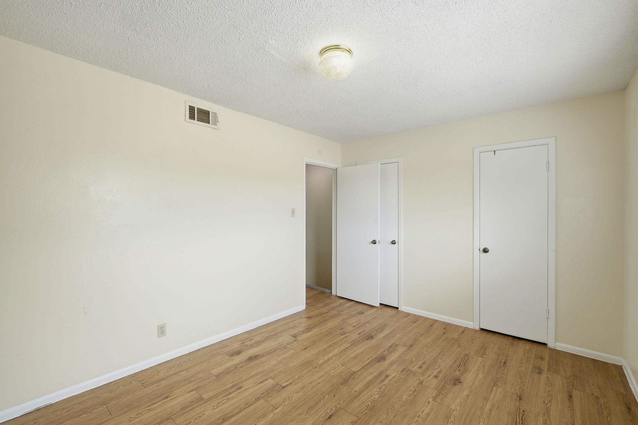2319 Greenfield Pkwy #103 Property Photo 13