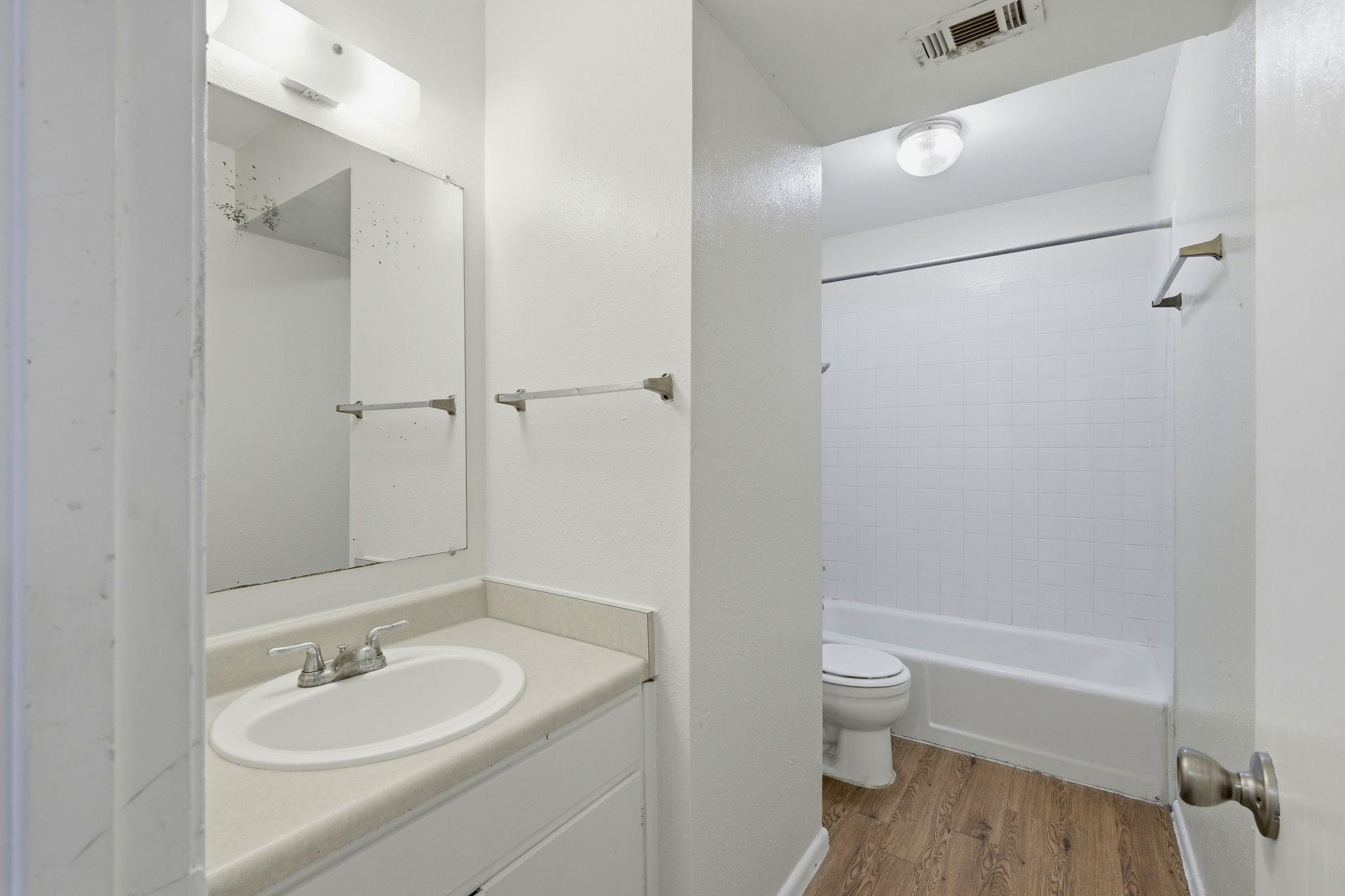2319 Greenfield Pkwy #103 Property Photo 14
