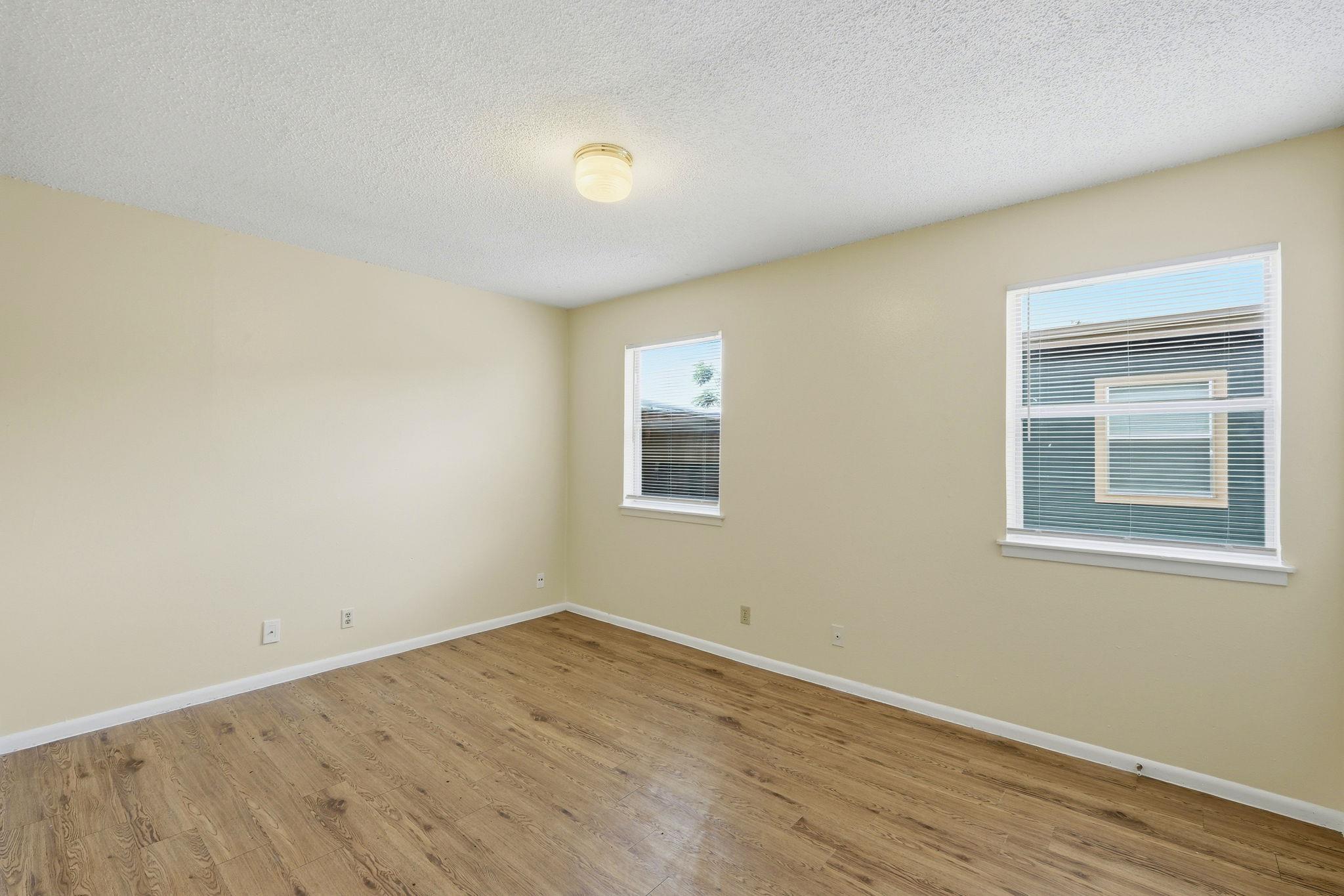2319 Greenfield Pkwy #103 Property Photo 15