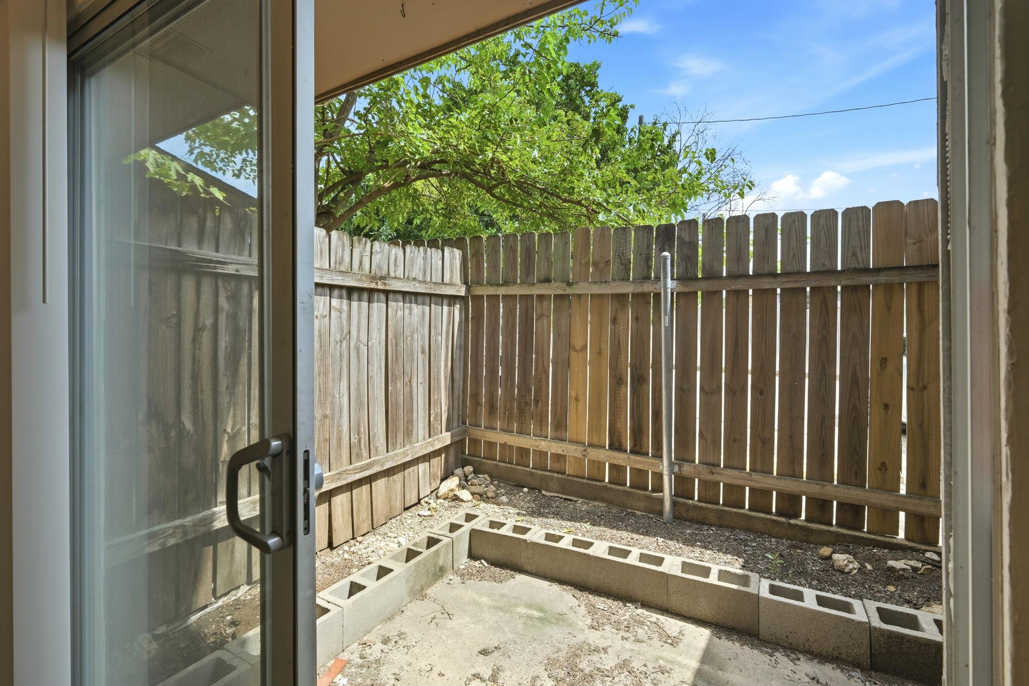 2319 Greenfield Pkwy #103 Property Photo 17