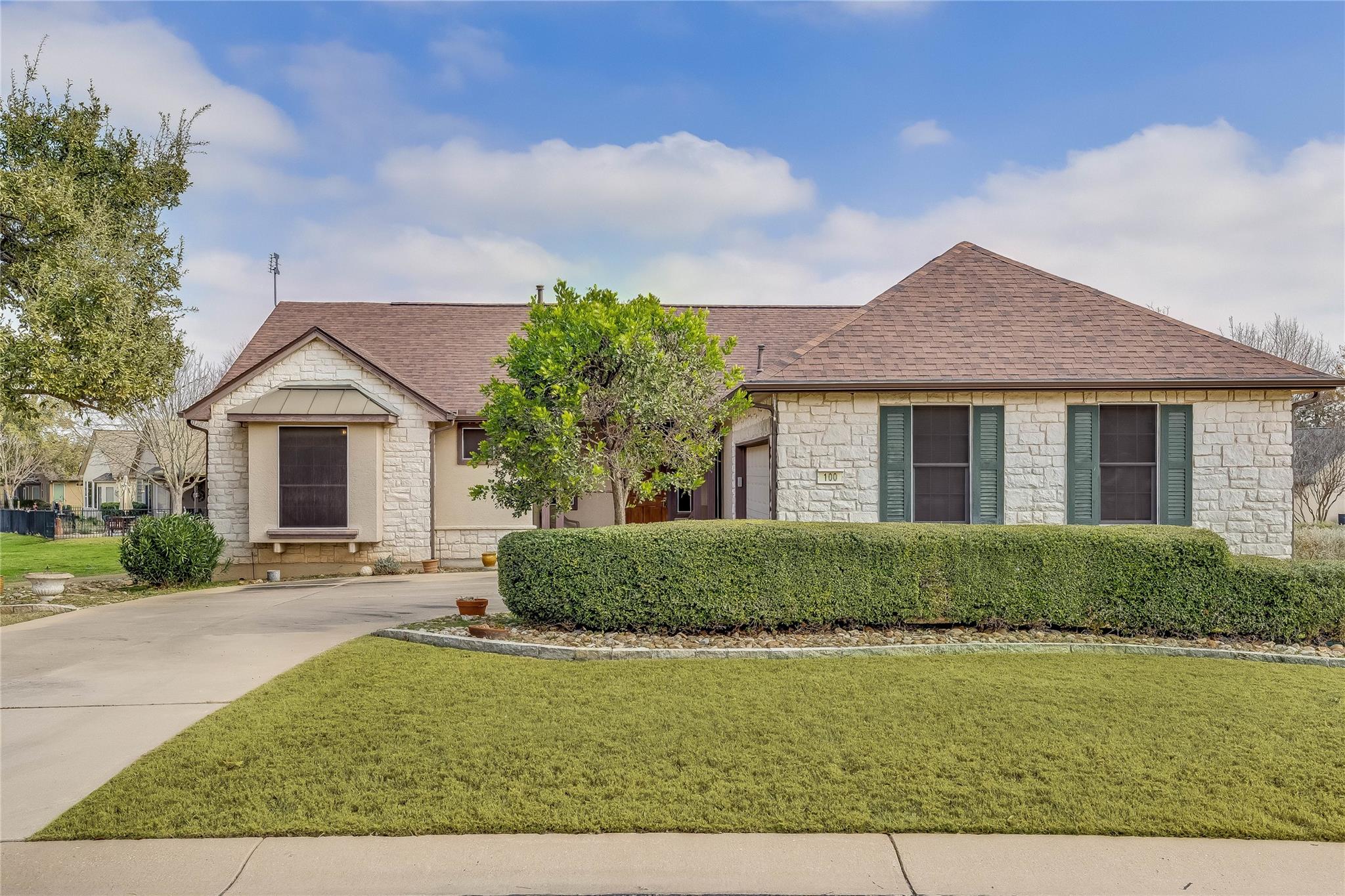 100 Bluestem Dr Property Photo 3