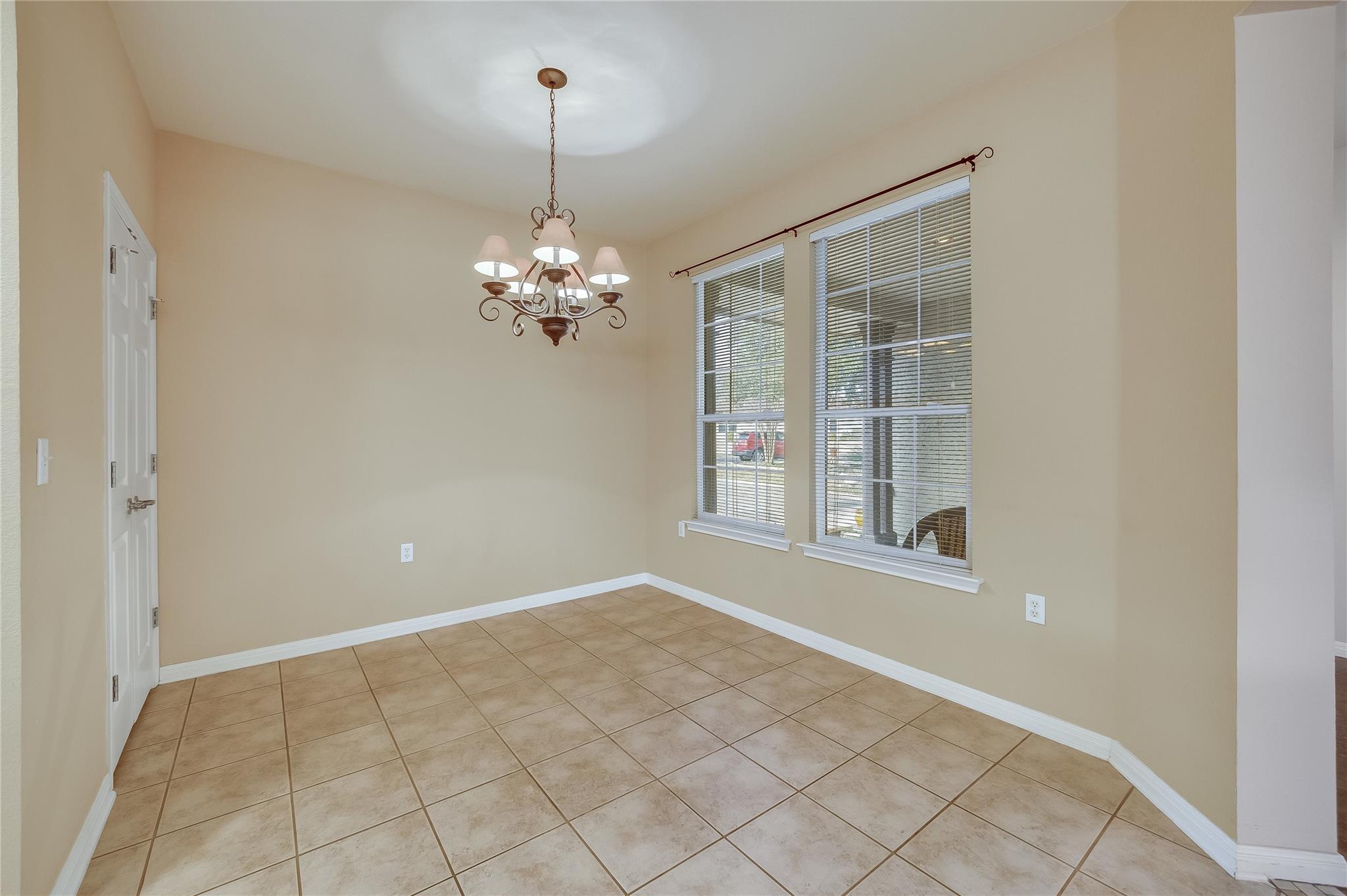 100 Bluestem Dr Property Photo 9