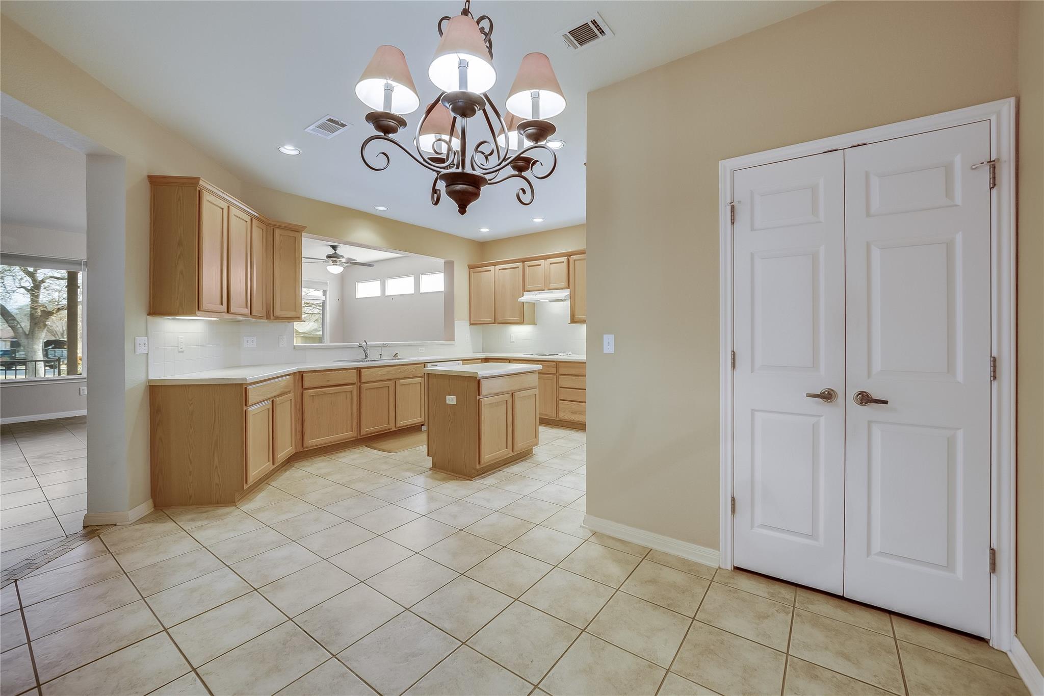 100 Bluestem Dr Property Photo 14