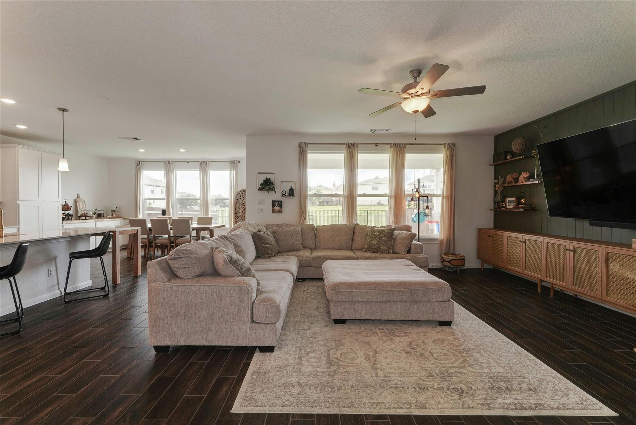 401 Georgia Lace Trl Property Photo 3