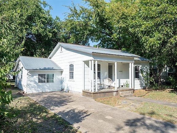 1028 E 43rd St Property Photo 15