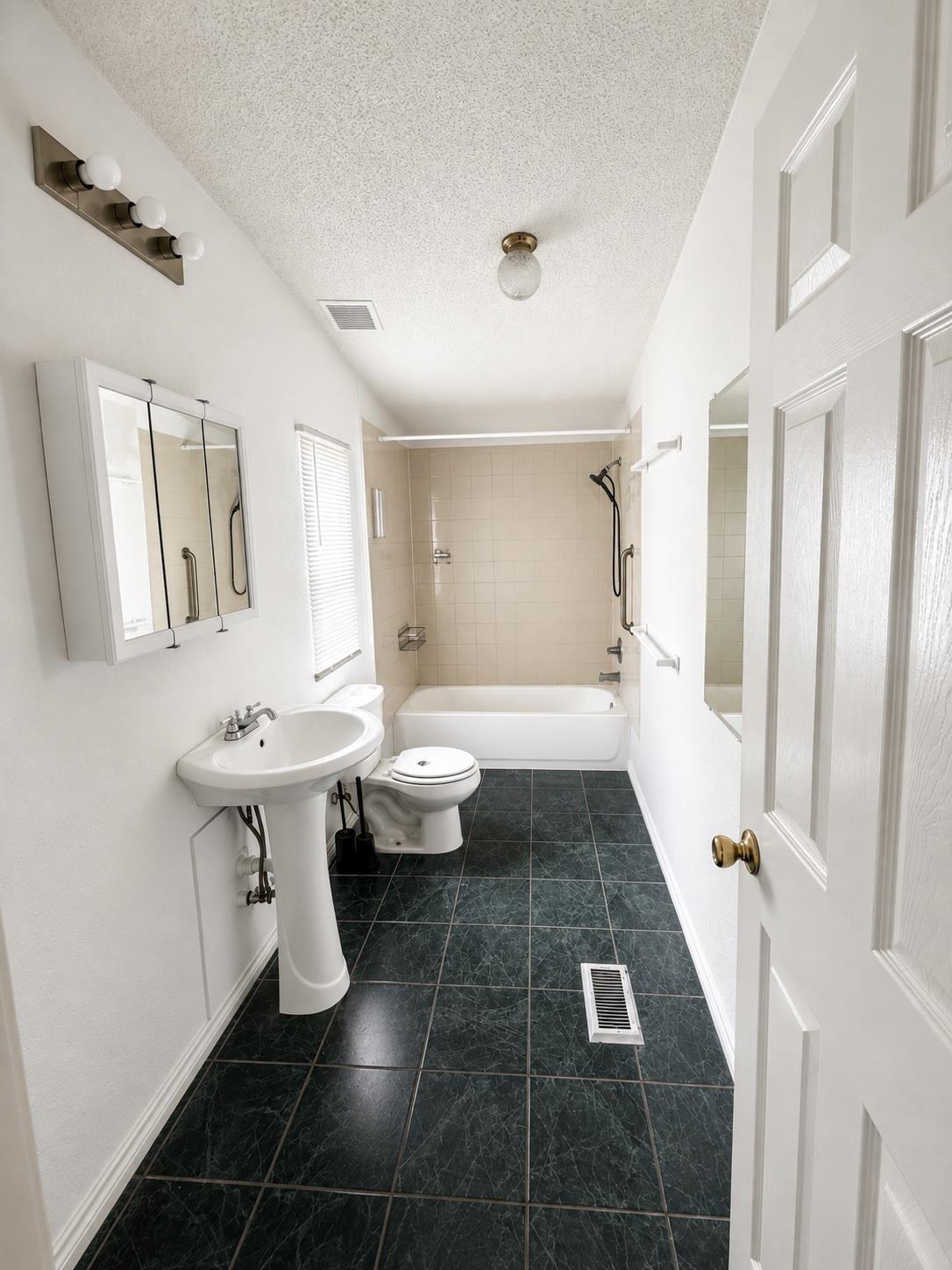3234 Cantabrian Dr Property Photo 6