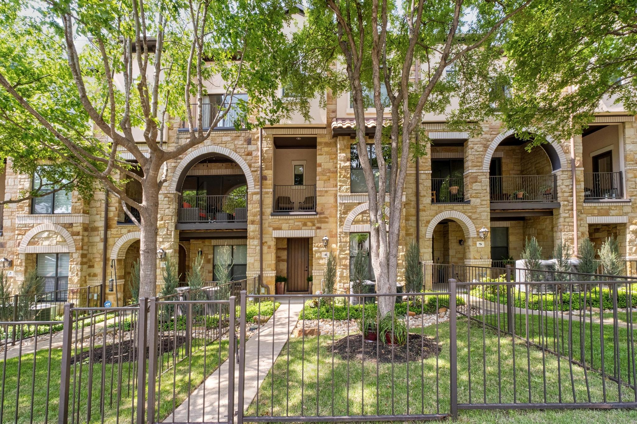 2505 Enfield Twnhms Condo Real Estate Listings Main Image