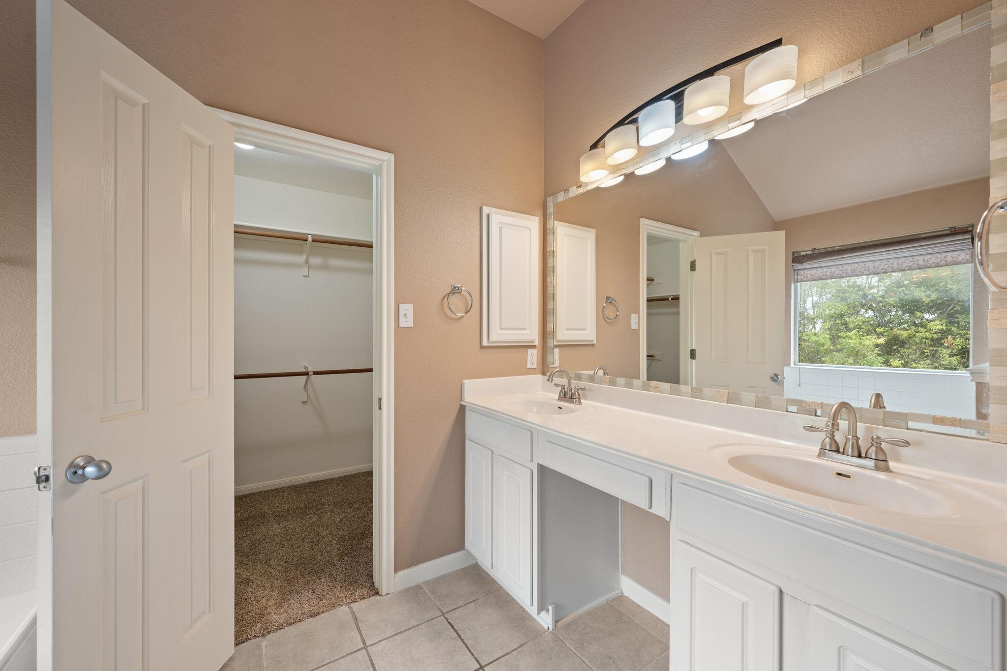 1006 Shadow Valley Cv Property Photo 21