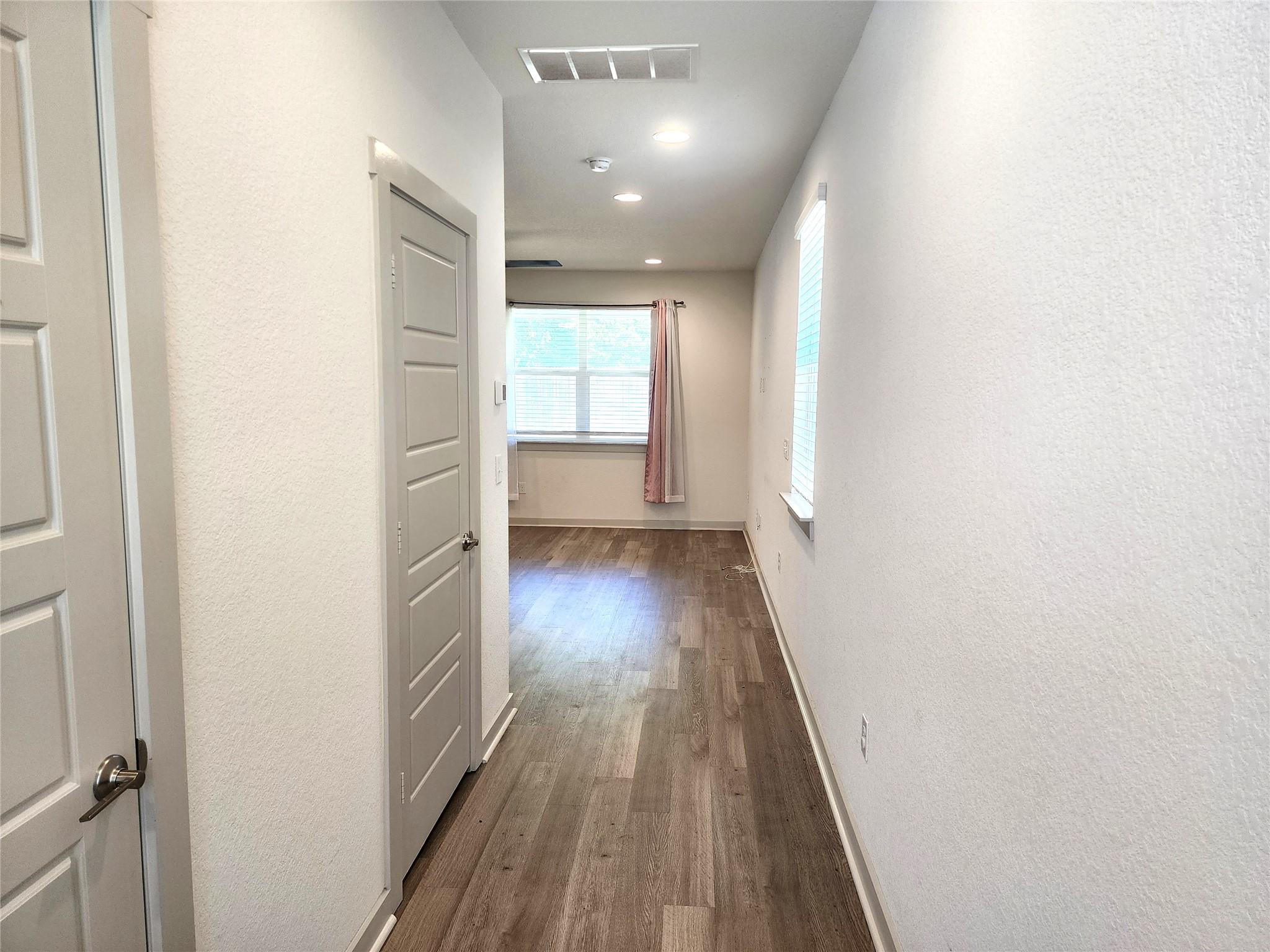 1041 Winnsboro Loop Property Photo 3