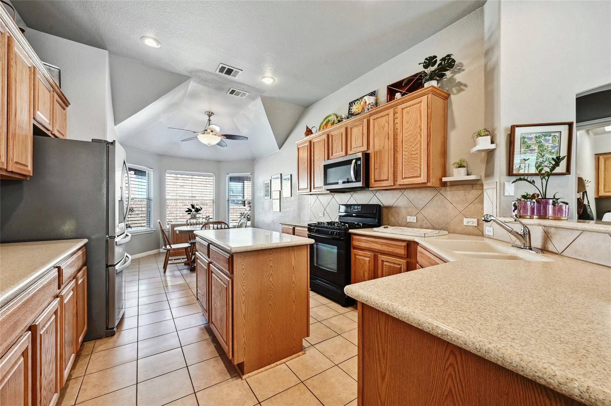 932 Great Sand Dunes Ave Property Photo 2