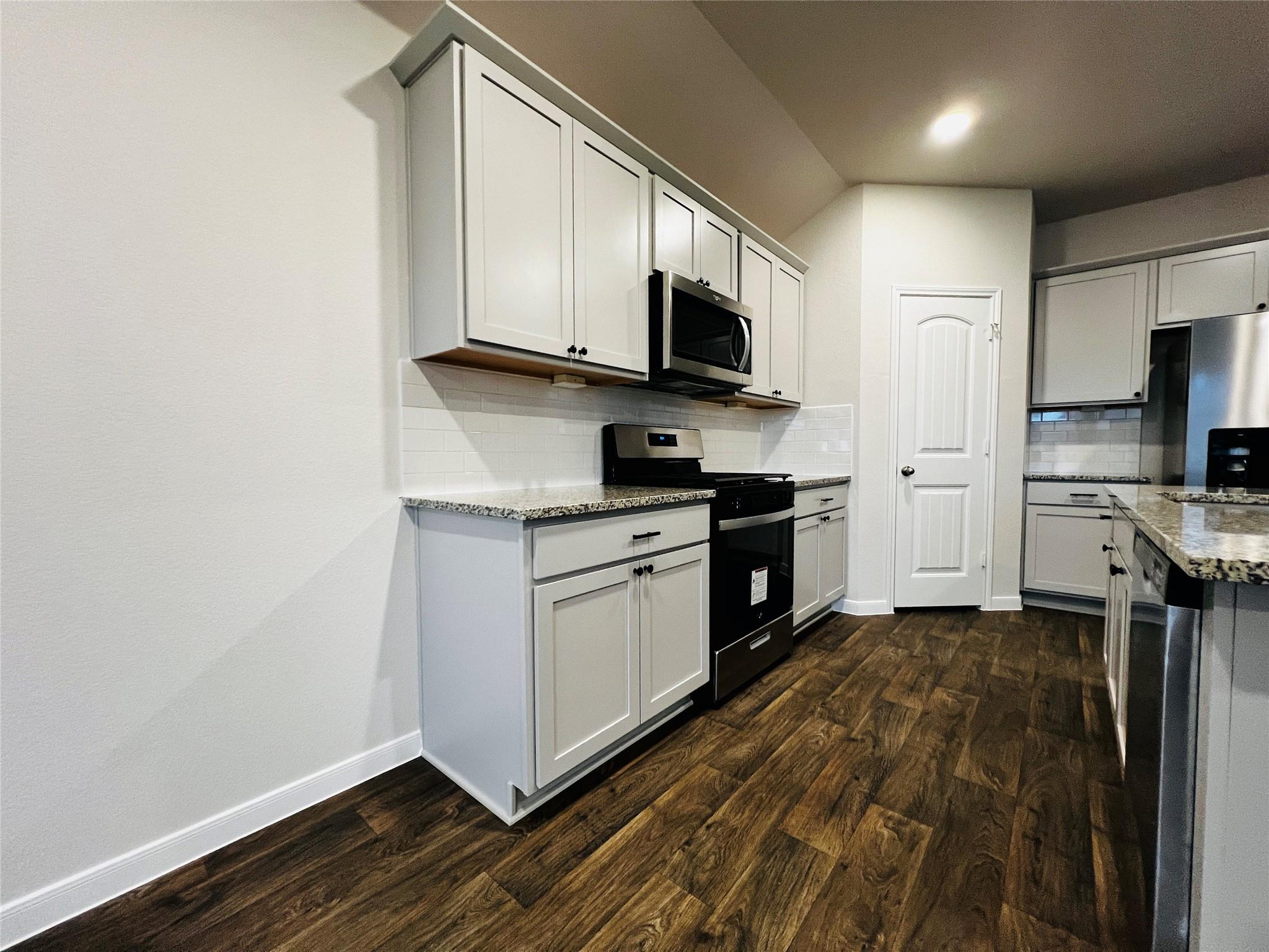 315 Darwin Pl Property Photo 4