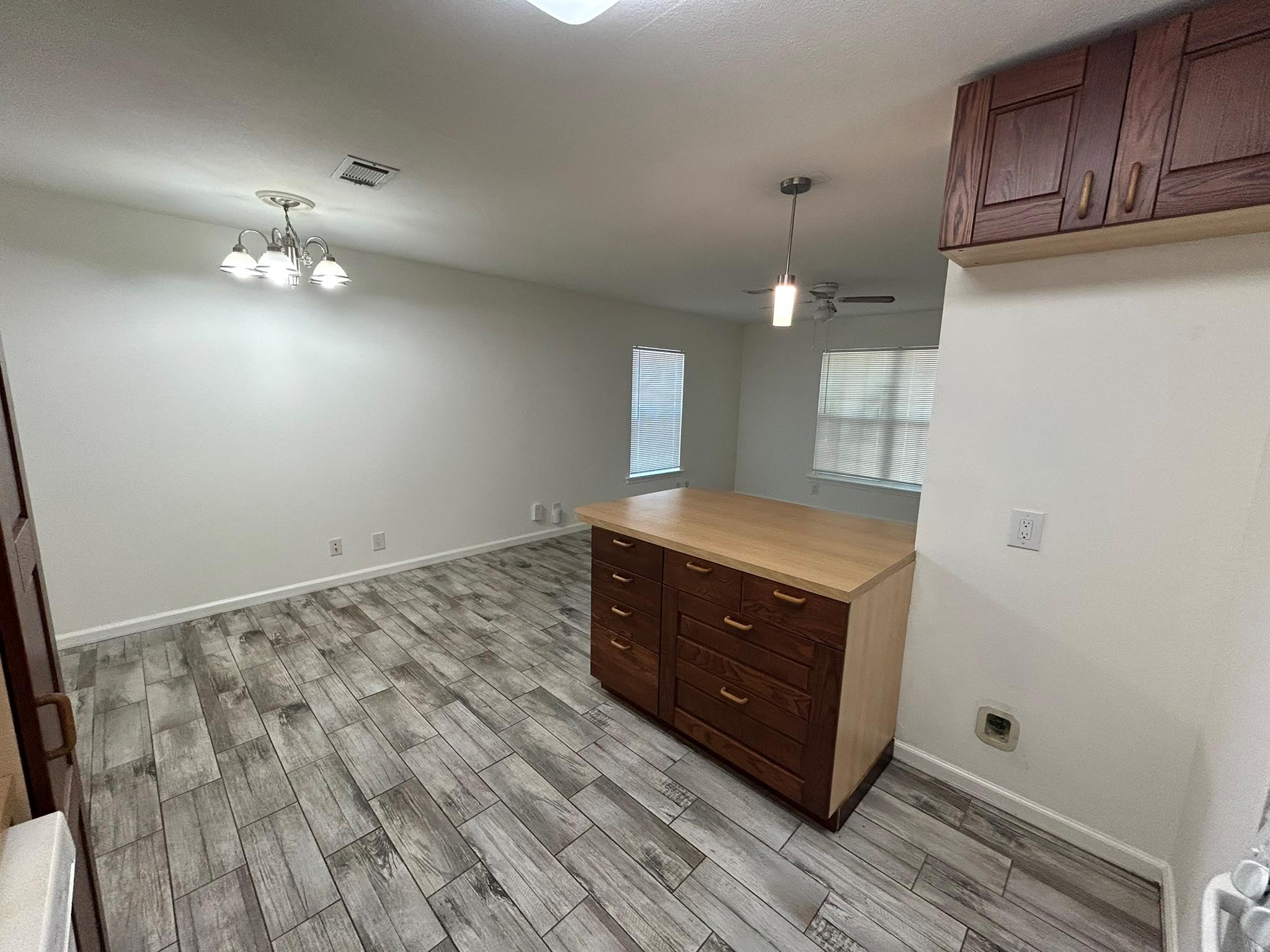 6512 Linda Ln Property Photo 3