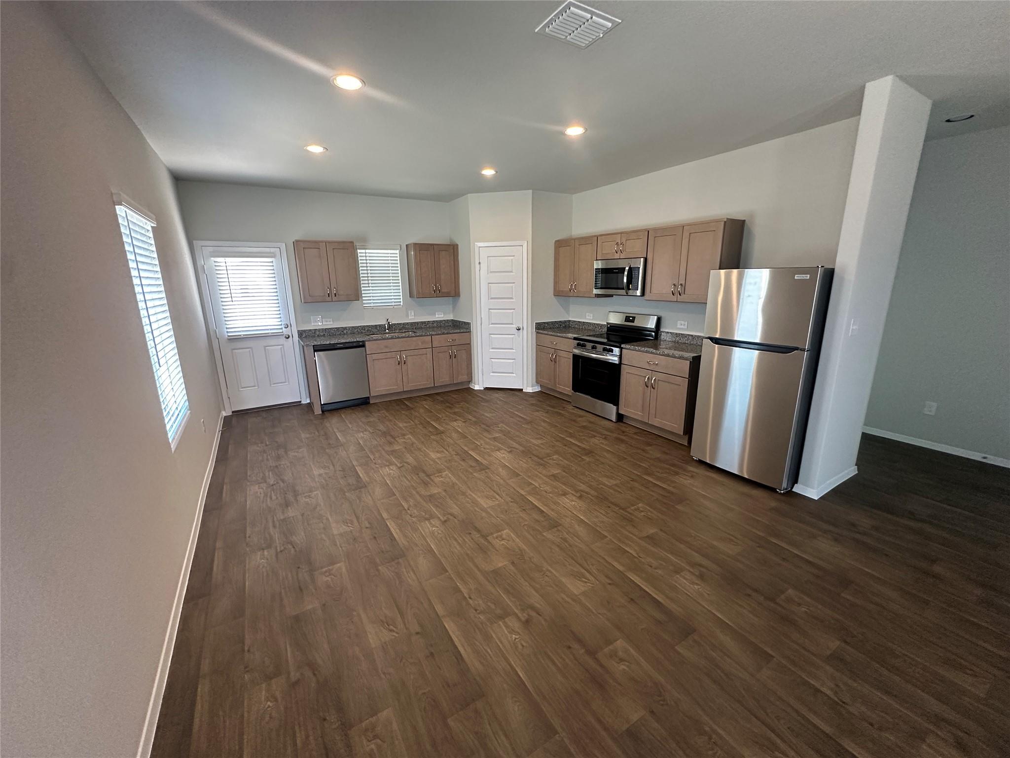 2709 Derwent Dr Property Photo 3