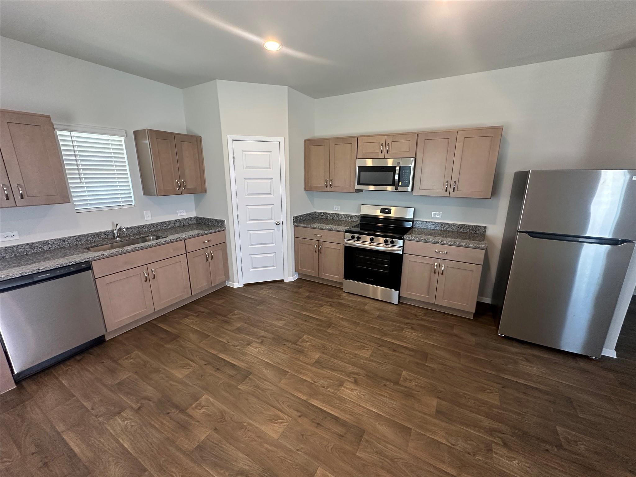 2709 Derwent Dr Property Photo 4