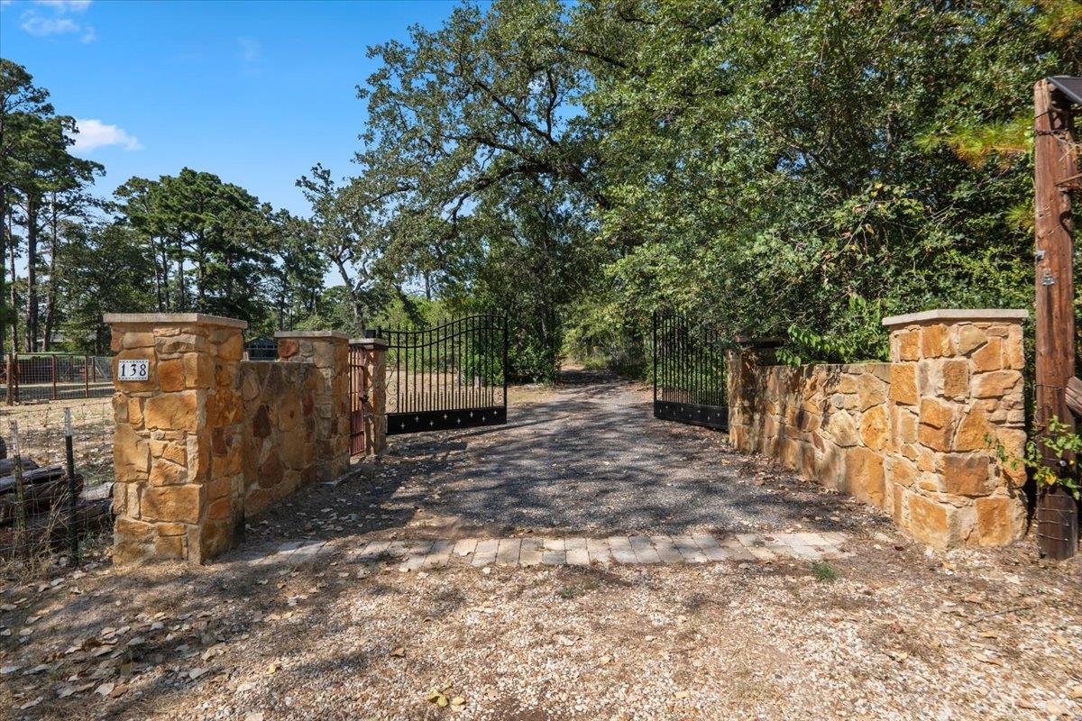 138 Forest Ln Property Photo 1