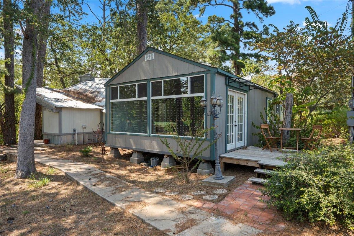 138 Forest Ln Property Photo 5