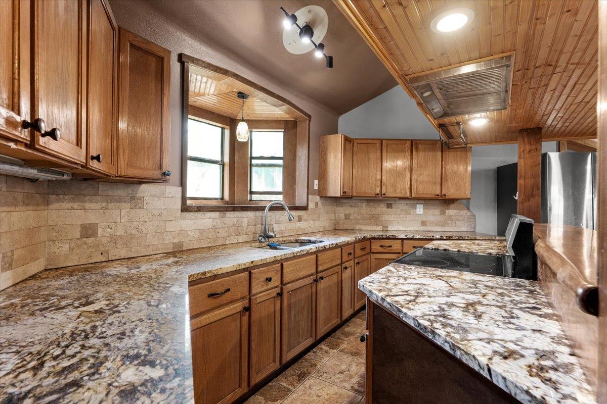 138 Forest Ln Property Photo 9
