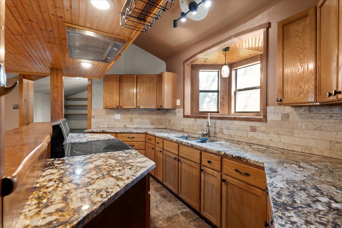 138 Forest Ln Property Photo 11