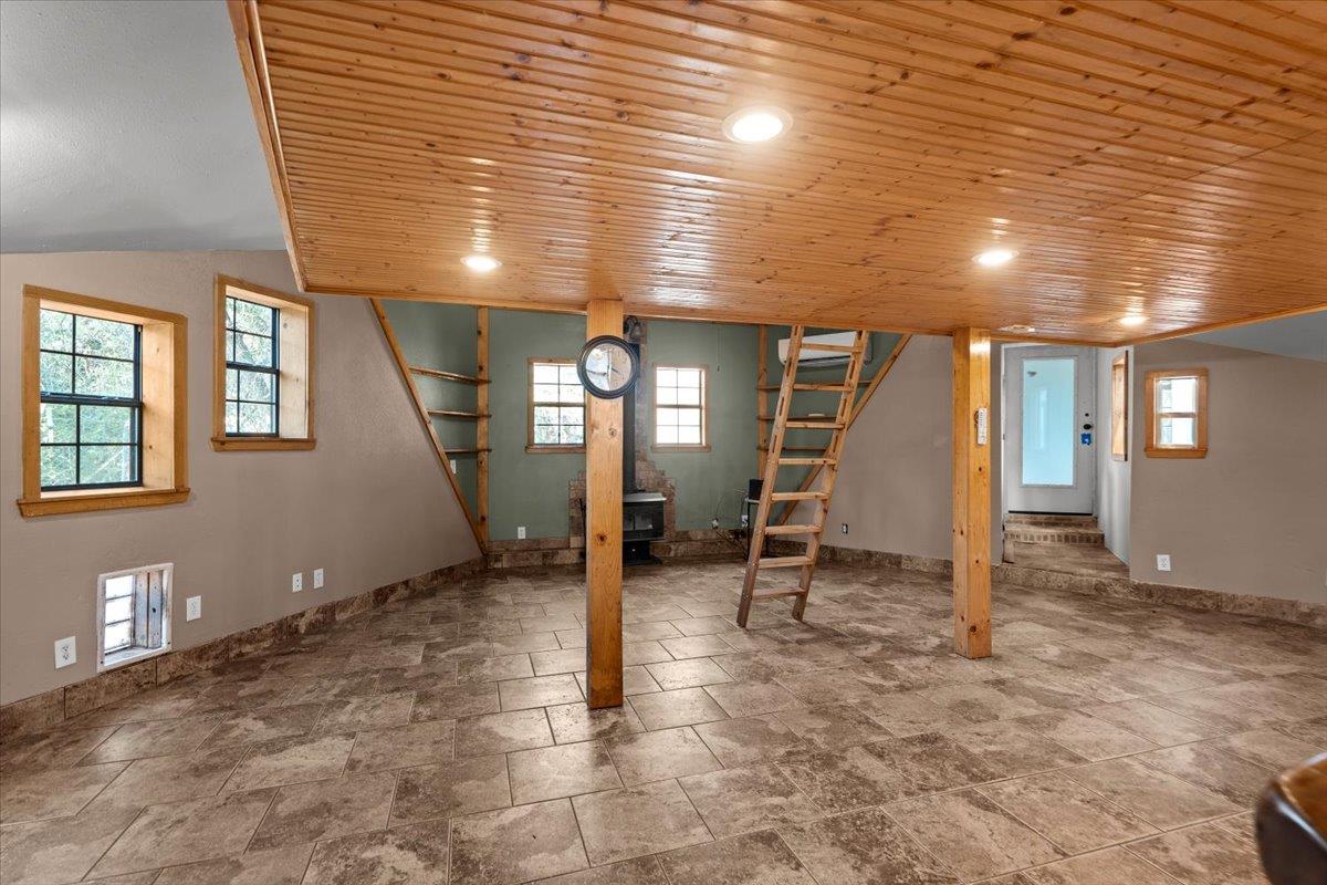 138 Forest Ln Property Photo 12