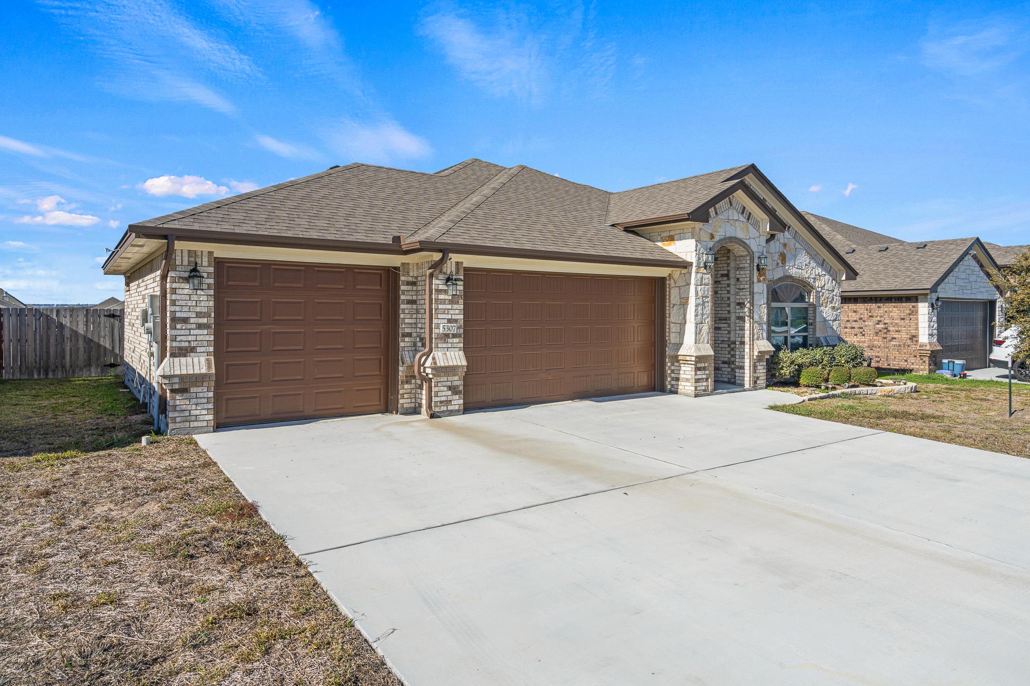 5307 La Piedra Ln Property Photo