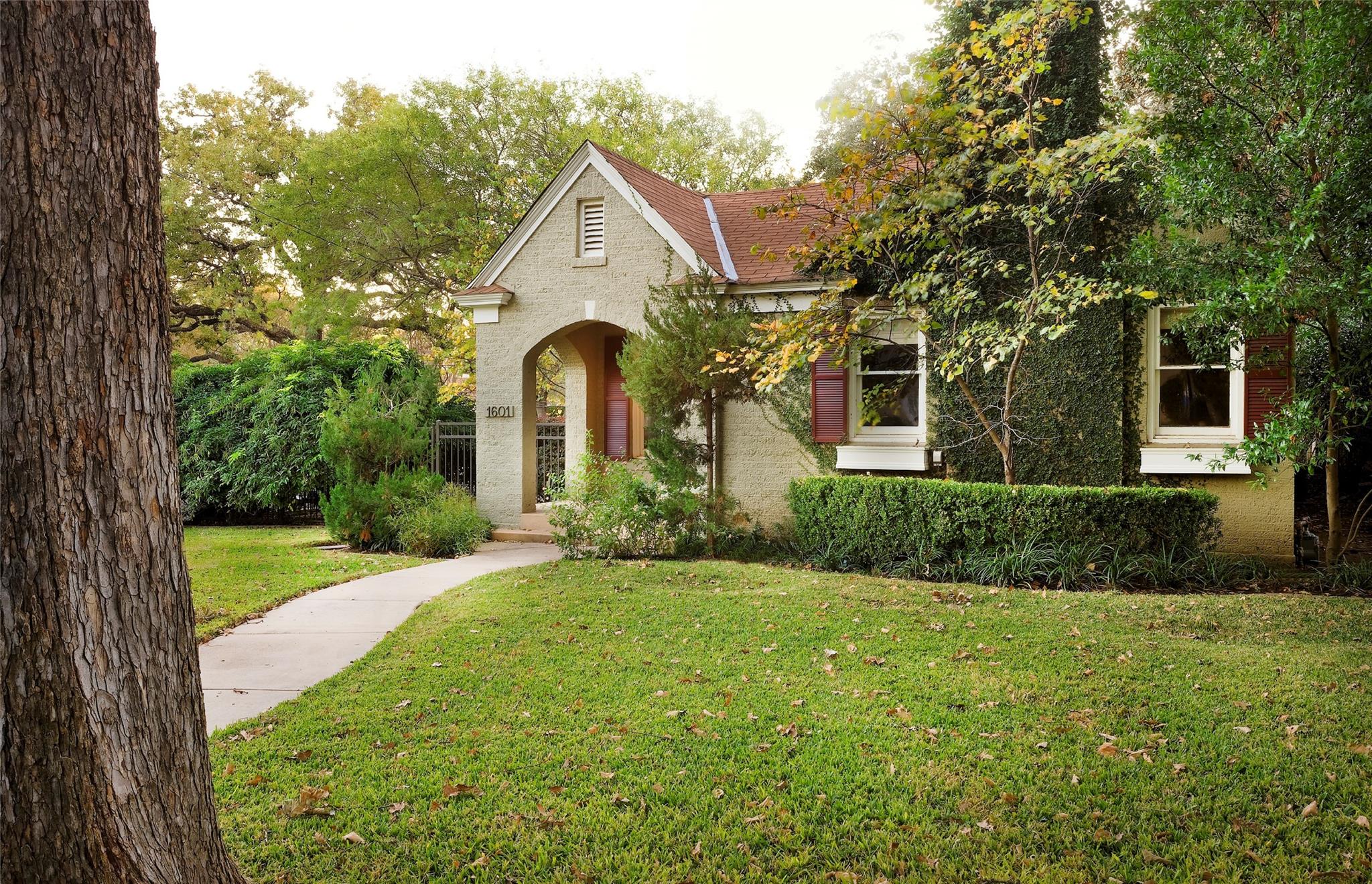 1601 Northwood Rd Property Photo