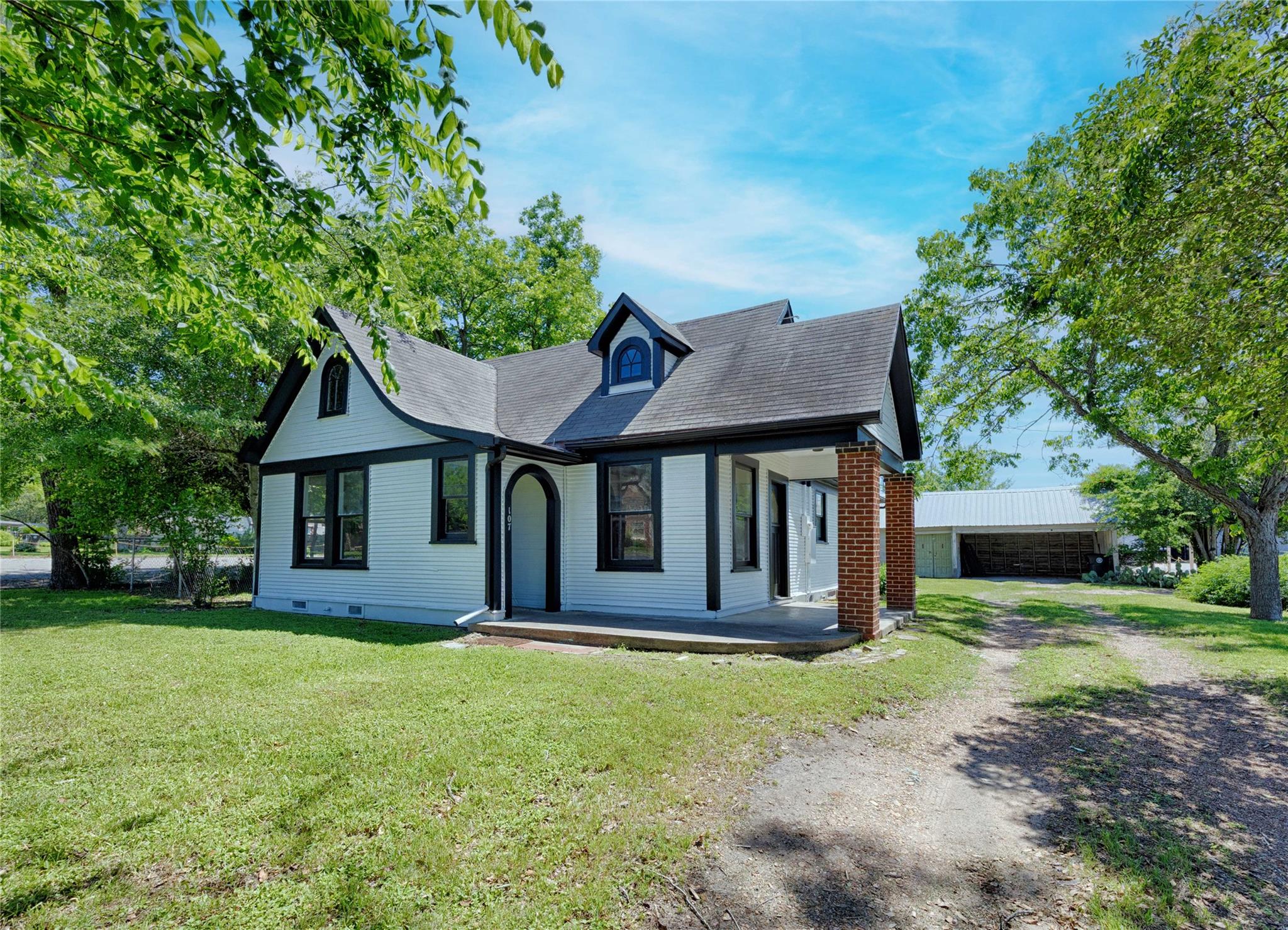 107 N Main St Property Photo