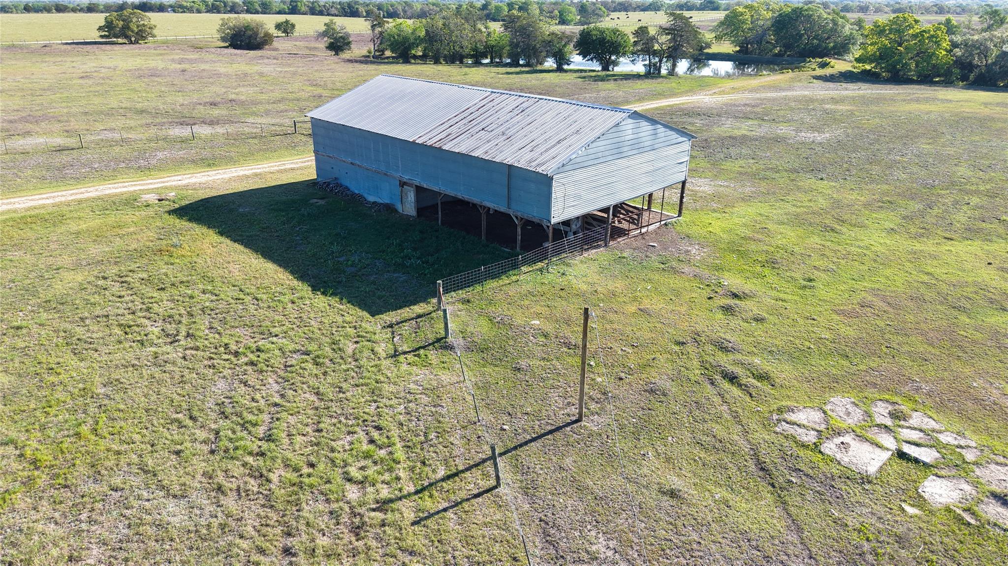 2745 Holub Rd Property Photo 9