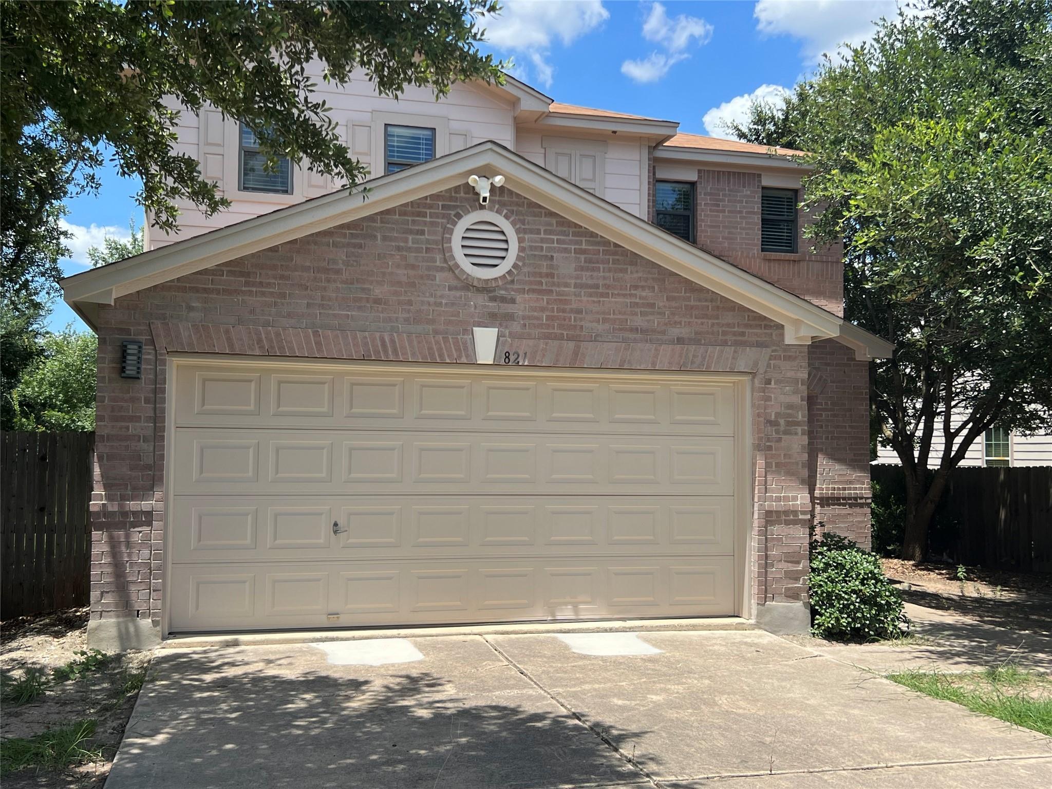 821 New Bridge Dr Property Photo 1