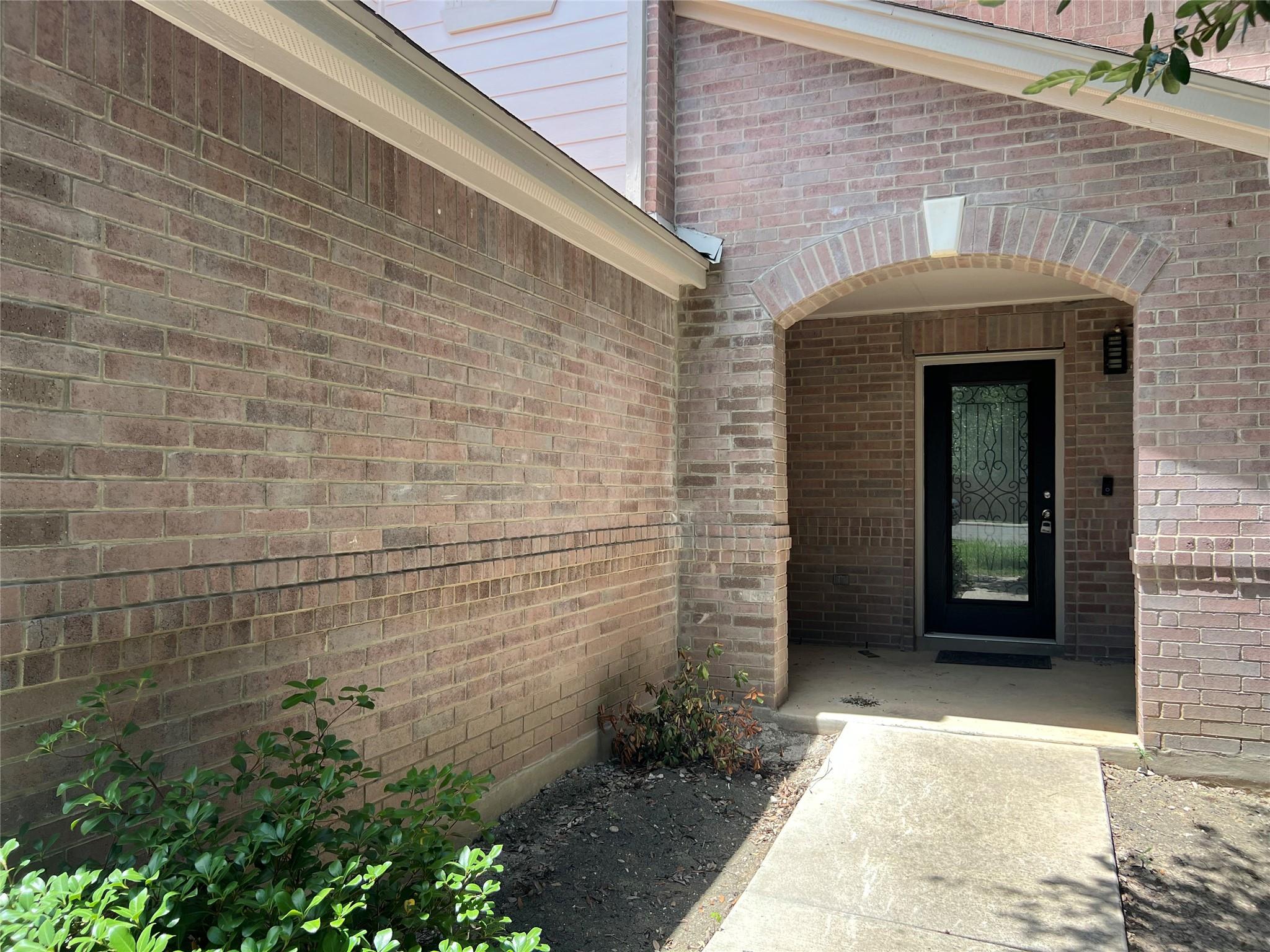 821 New Bridge Dr Property Photo 2