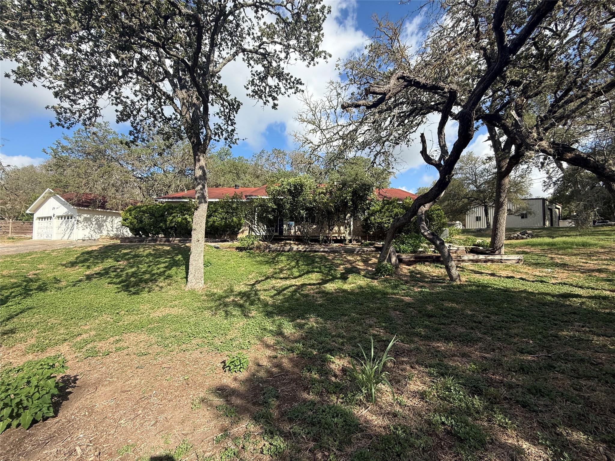 900 Dove Dr Property Photo 1