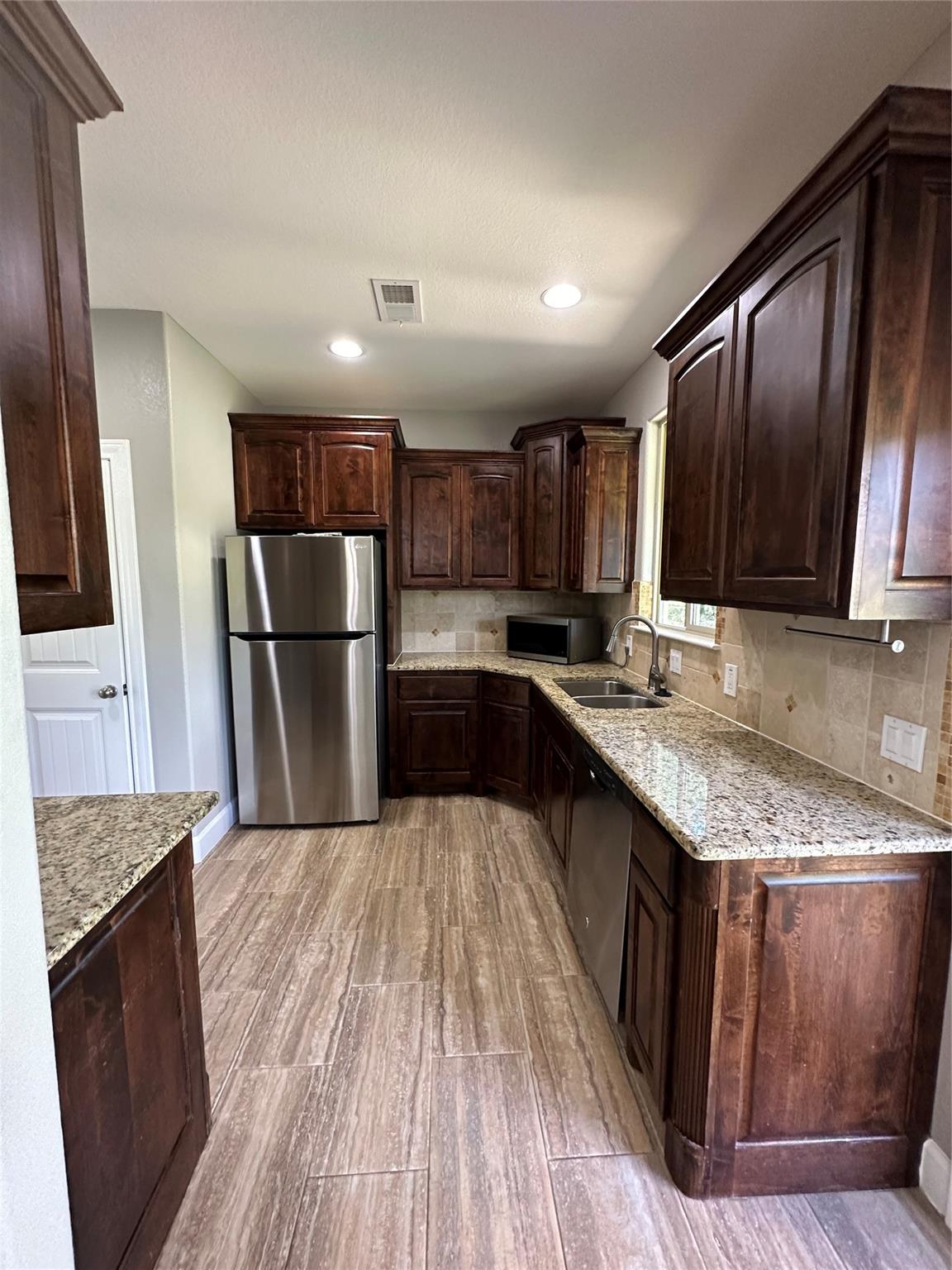 126 Scarlet Harts Ln Property Photo 5