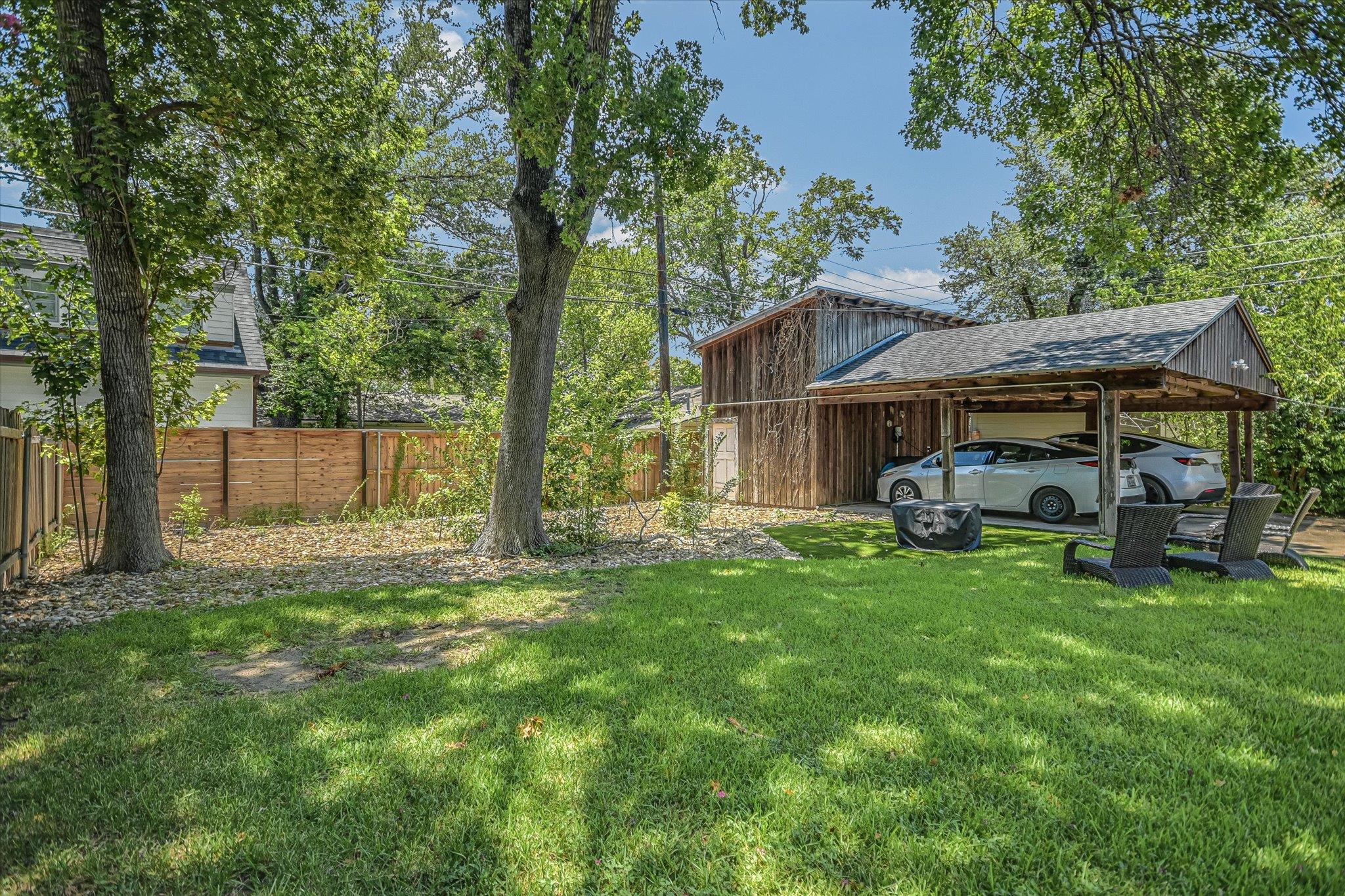 1615 Westover Rd Property Photo 12