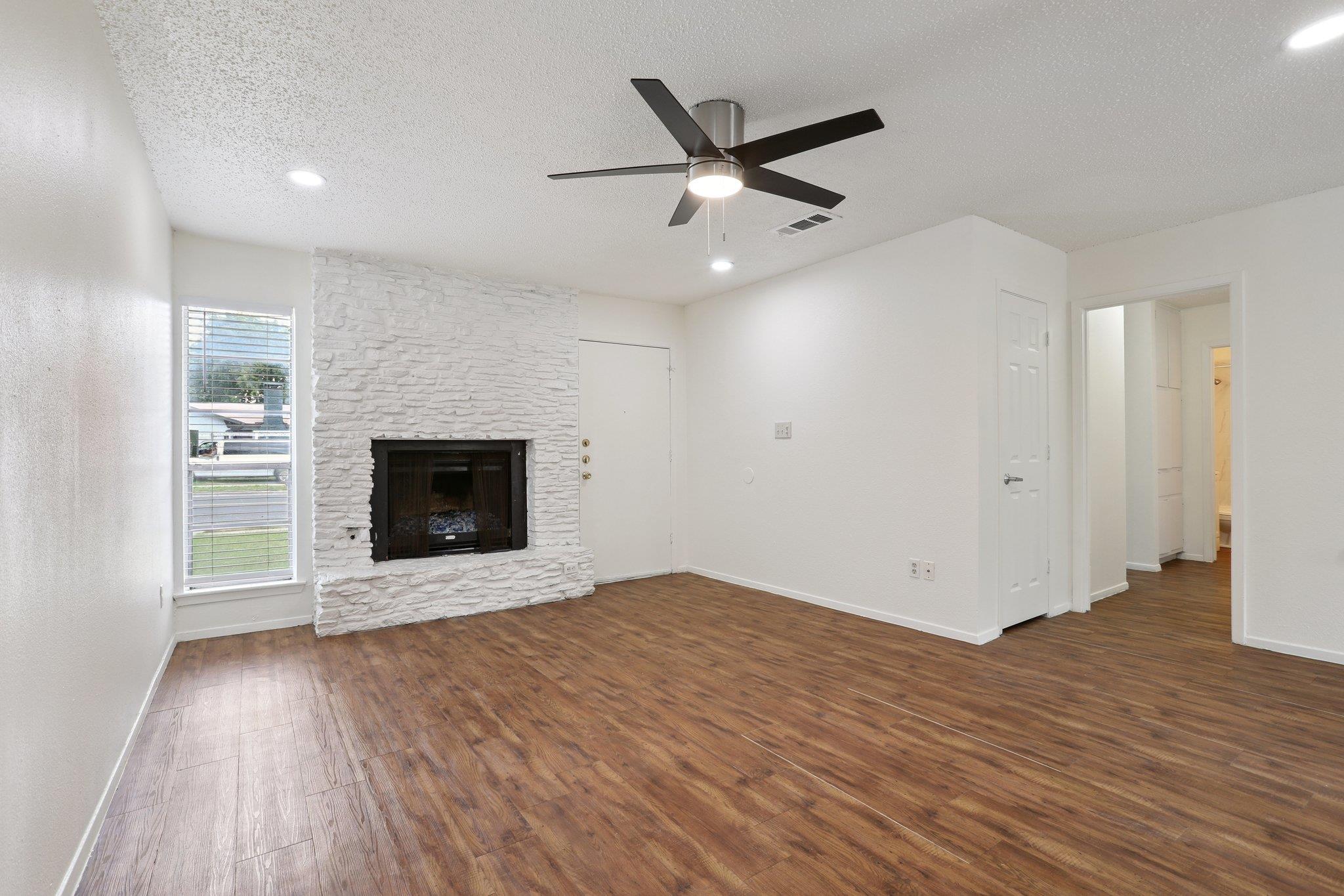 1811 Mearns Meadow Blvd #b Property Photo 1