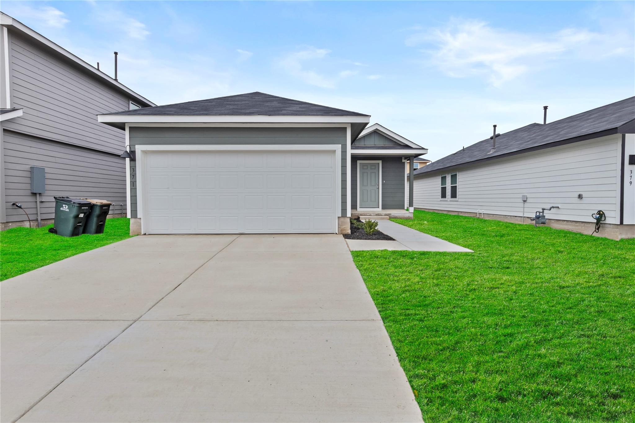 371 Low Pasture Trl Property Photo 1