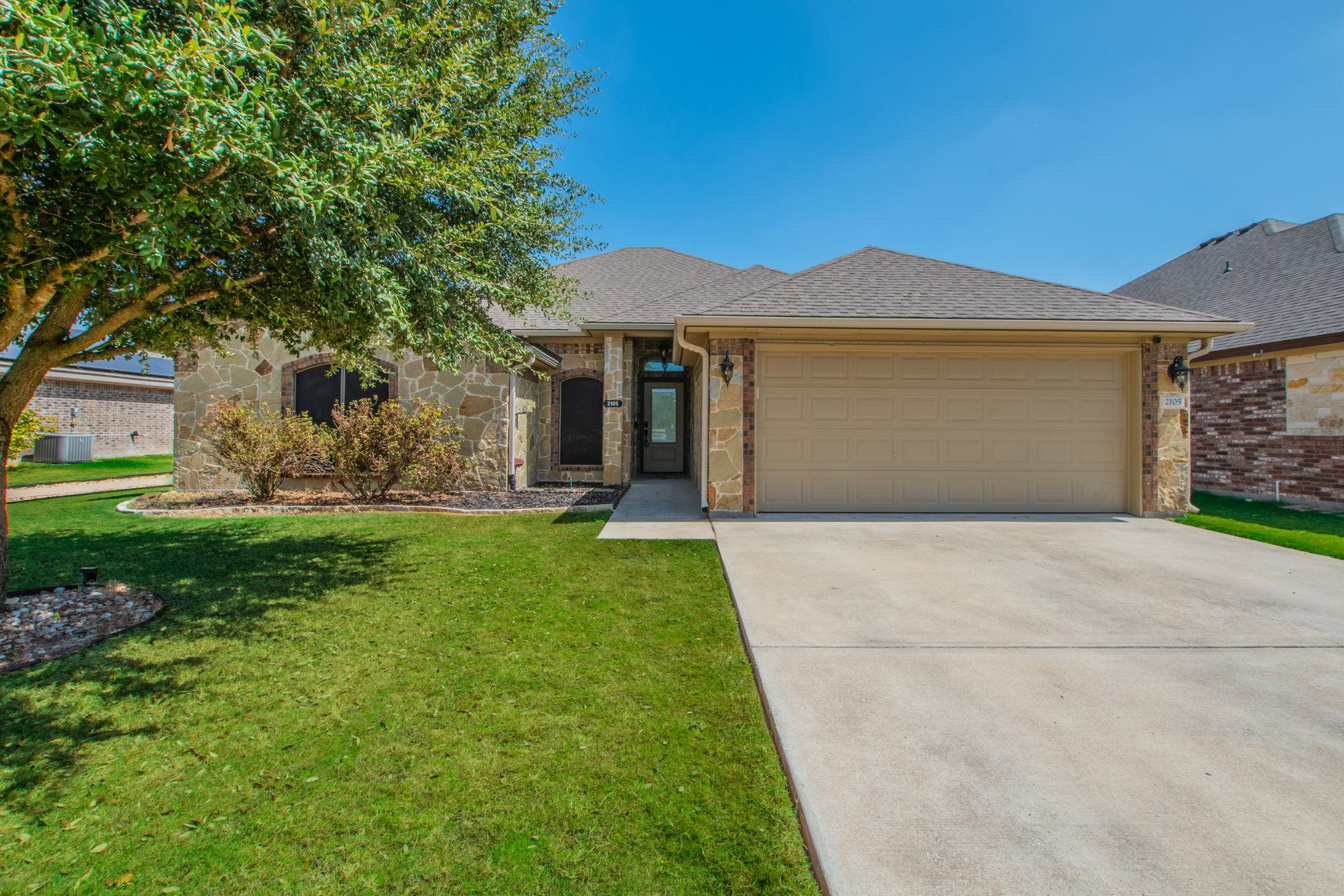 2105 Briar Hollow Dr Property Photo 1