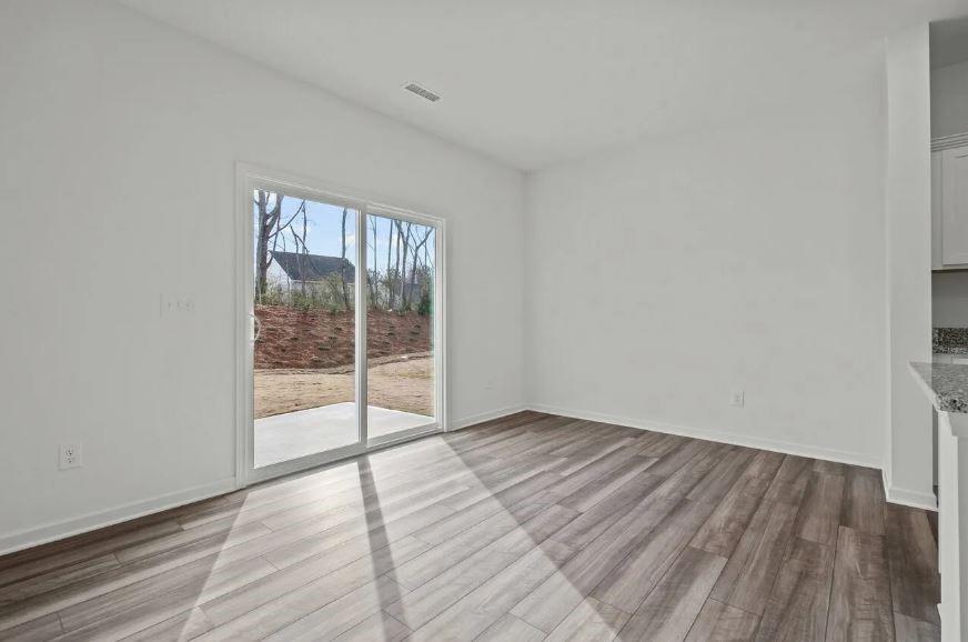 105 Blazilmar Ln Property Photo 8