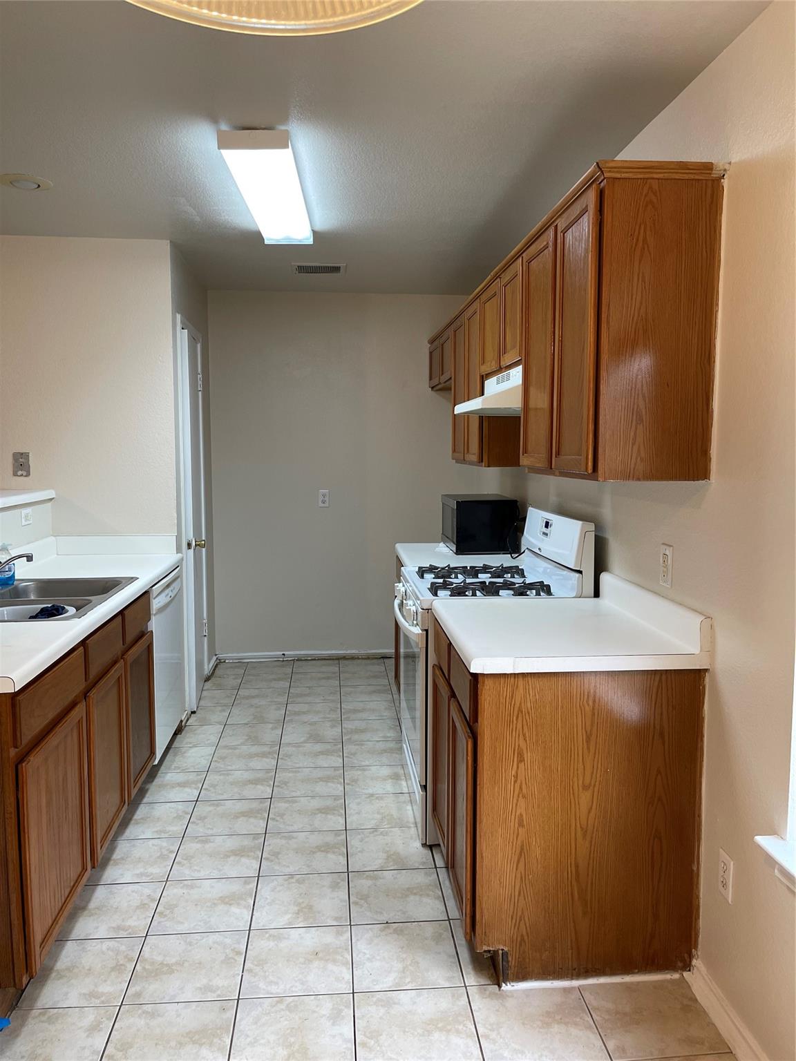 1013 Christopher St #a Property Photo 6