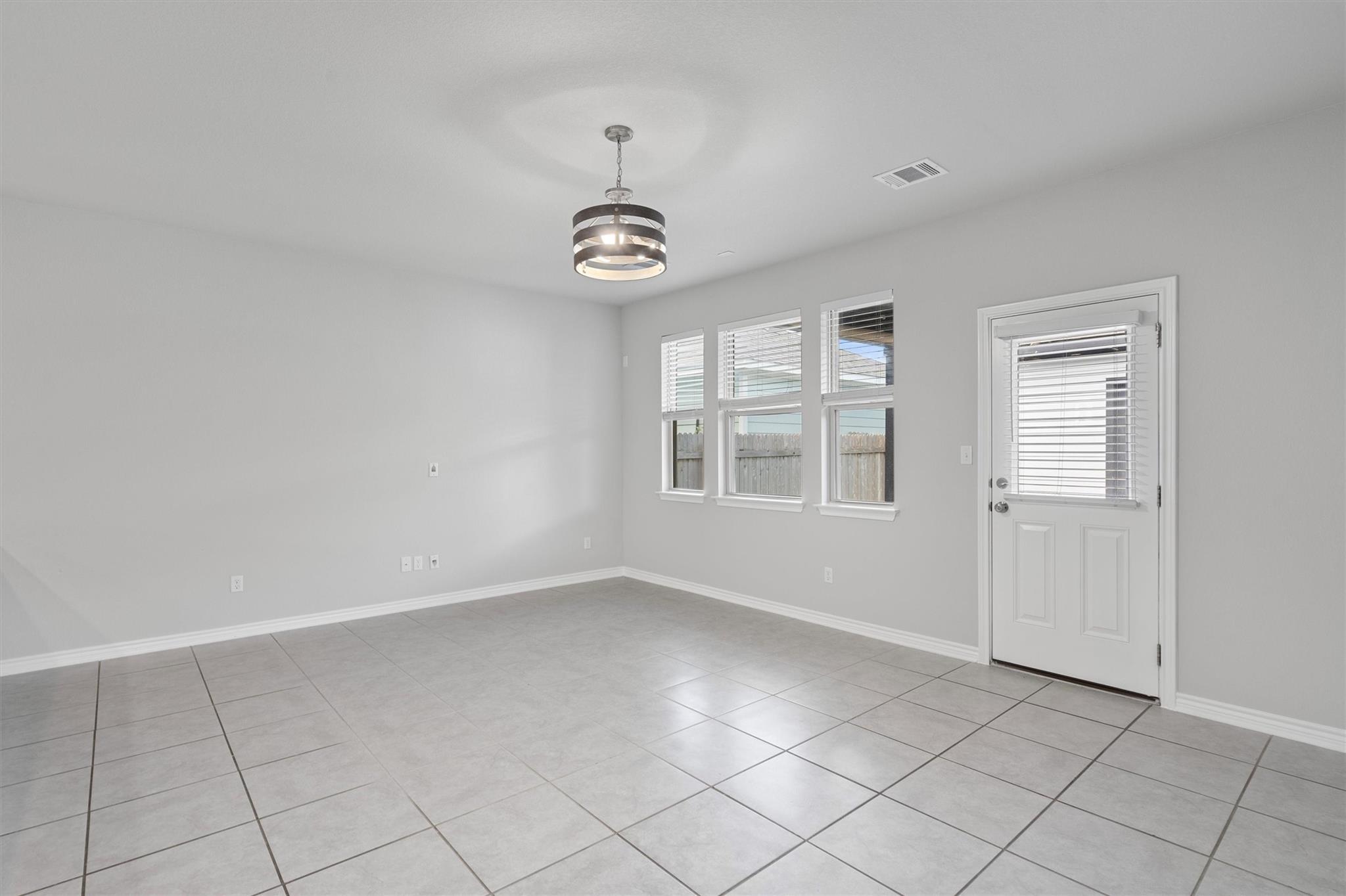 1805 Artesian Springs Xing Property Photo 8