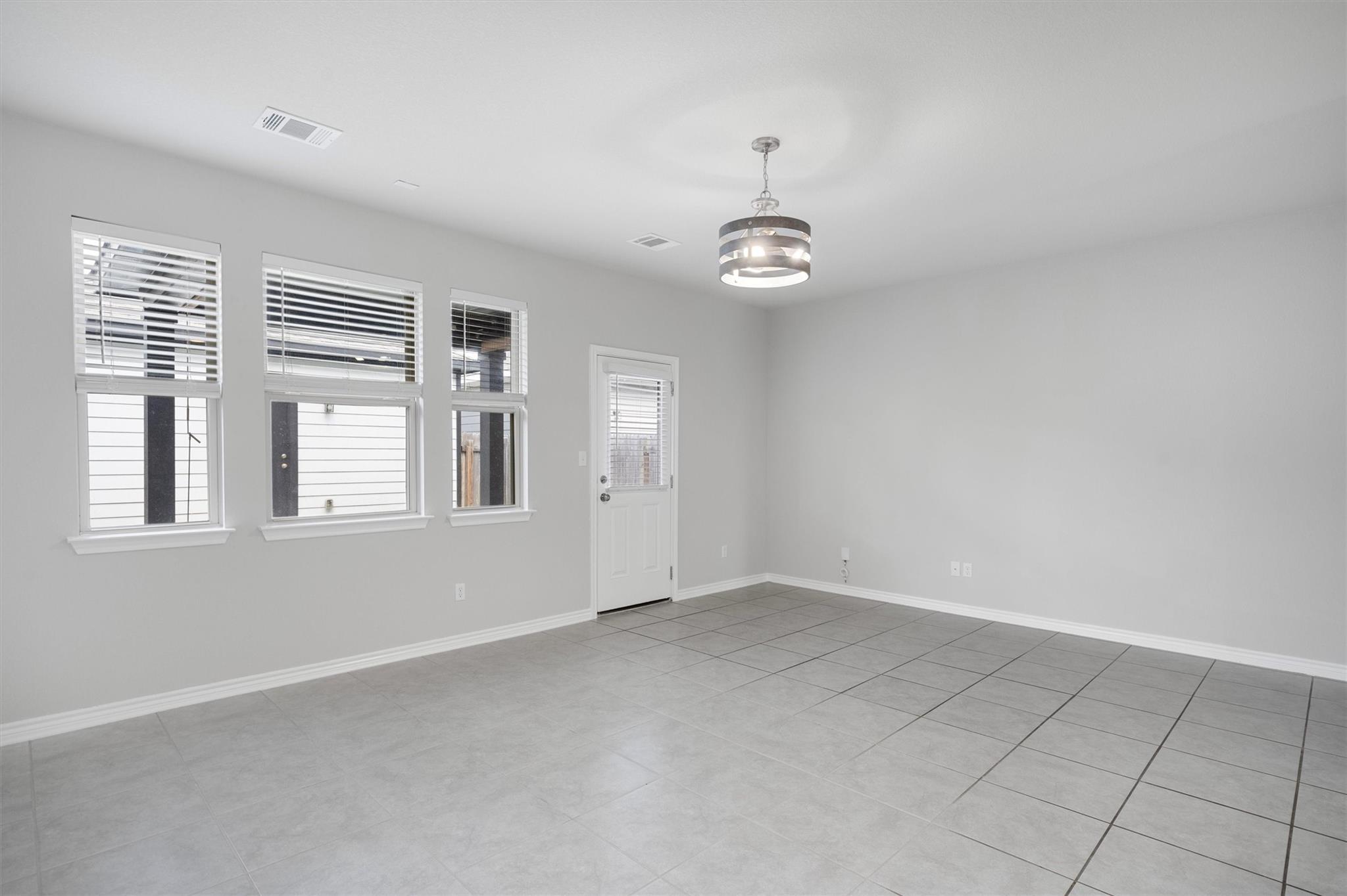 1805 Artesian Springs Xing Property Photo 9