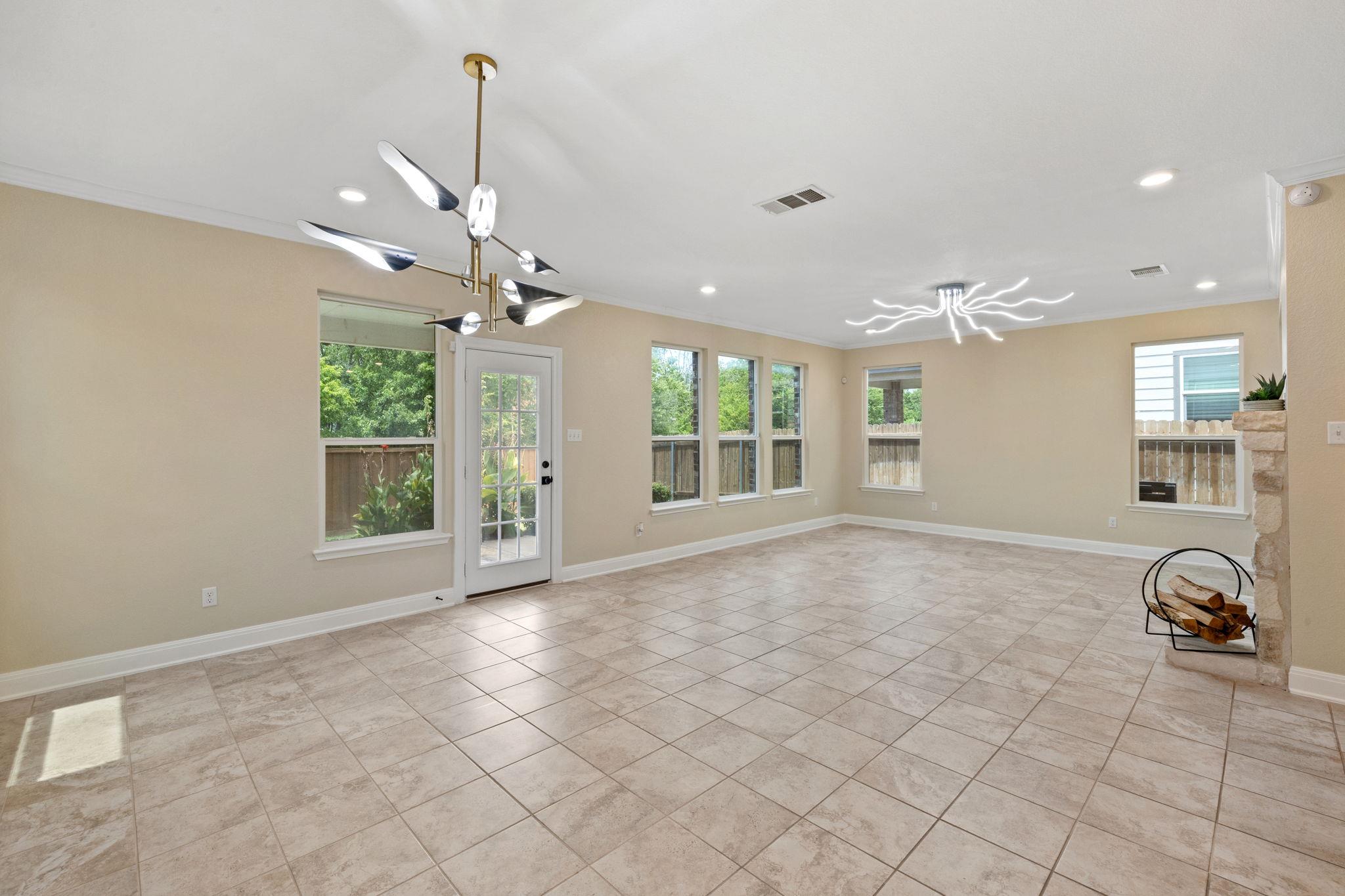 2950 E Old Settlers Blvd #11 Property Photo 12