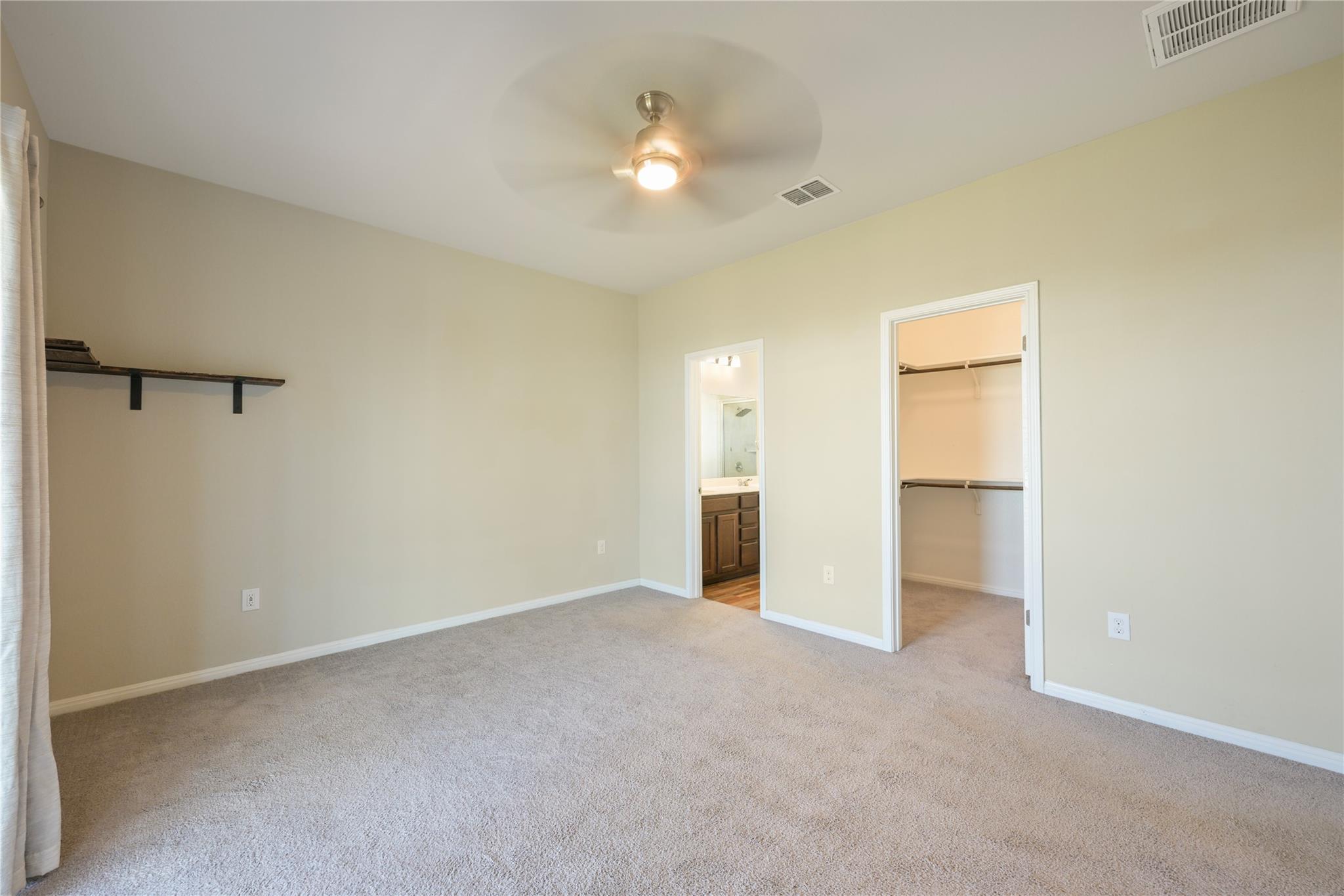448 Triumph Rd Property Photo 4
