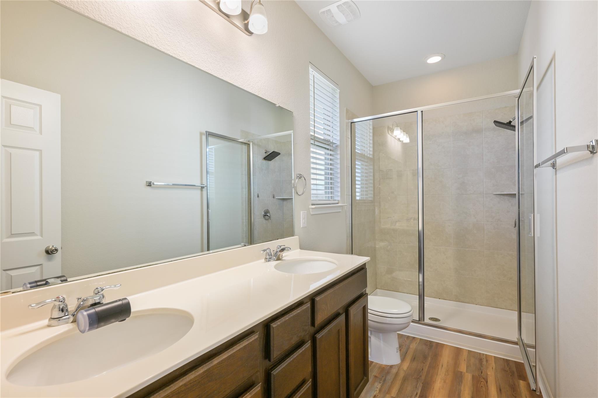 448 Triumph Rd Property Photo 17