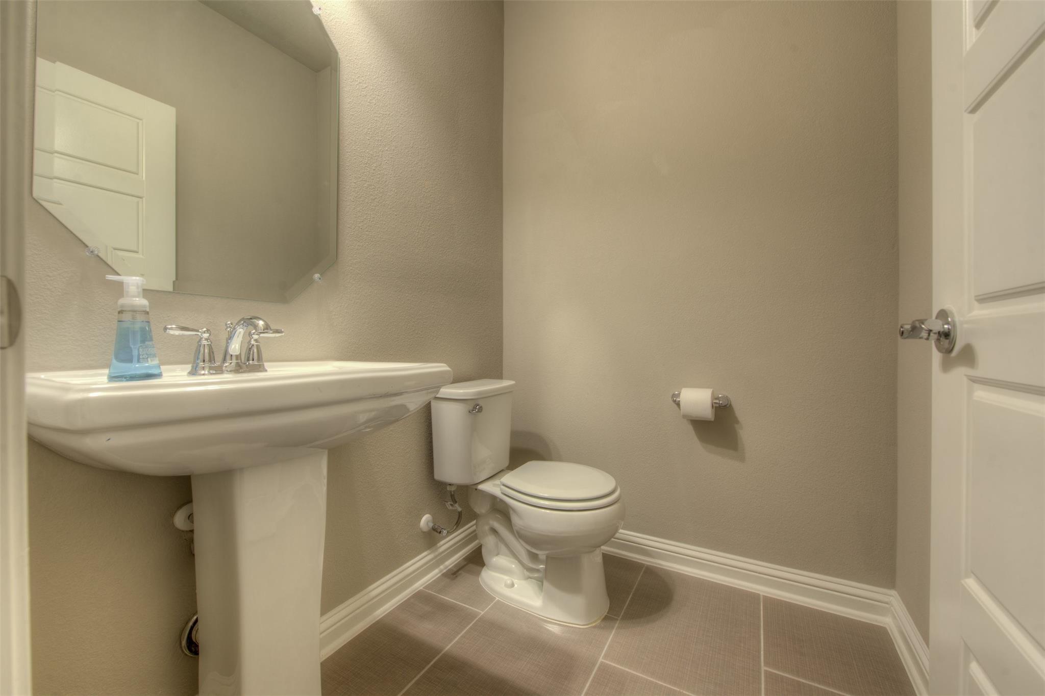 13800 Lyndhurst St 32 Property Photo 12