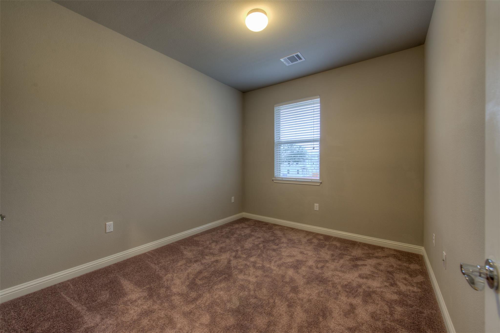 13800 Lyndhurst St 32 Property Photo 17
