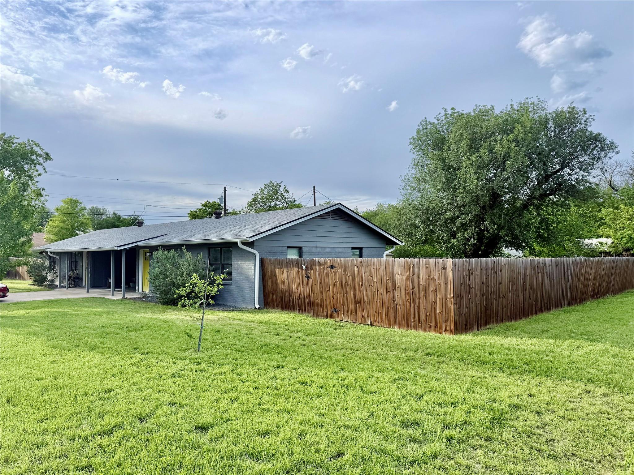 10700 Plains Trl Property Photo 2