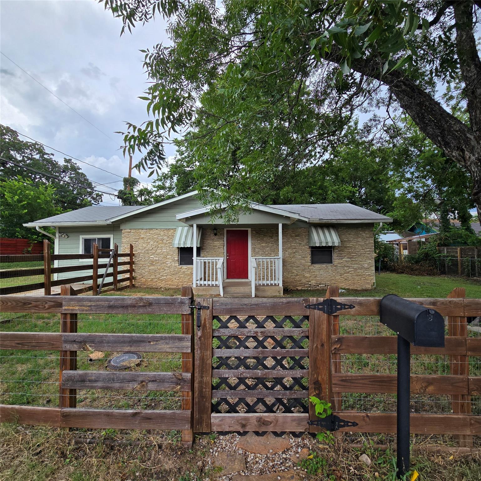1403 S Salina St W Property Photo 1