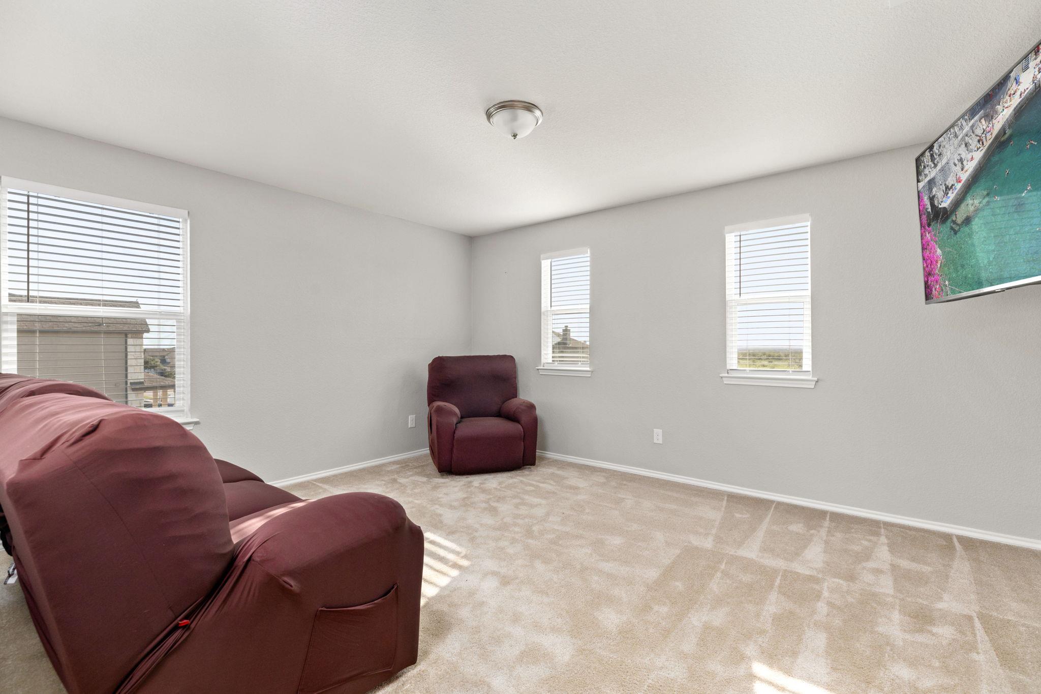 121 Schuylerville Dr Property Photo 14