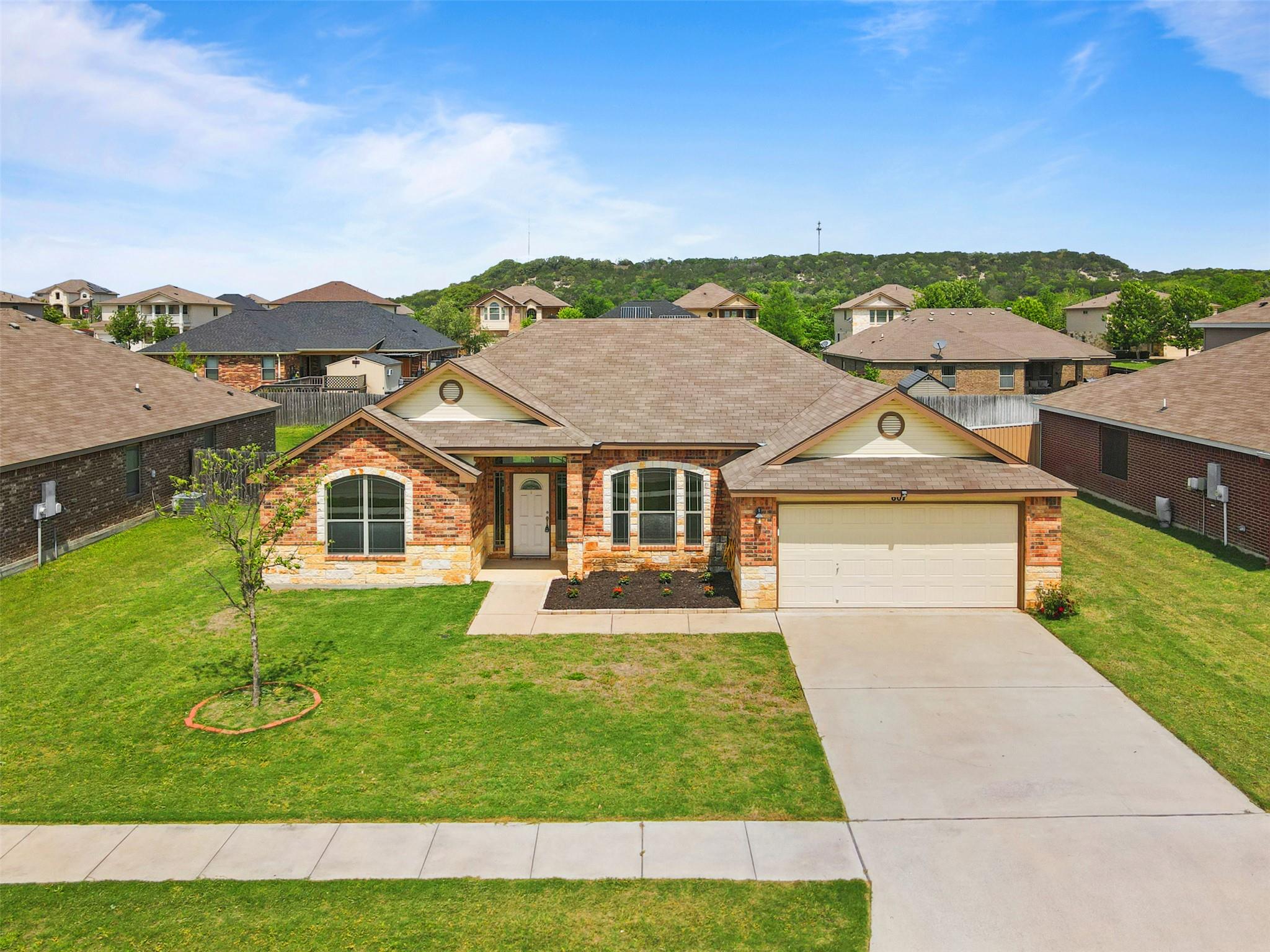 607 Cody James Dr Property Photo