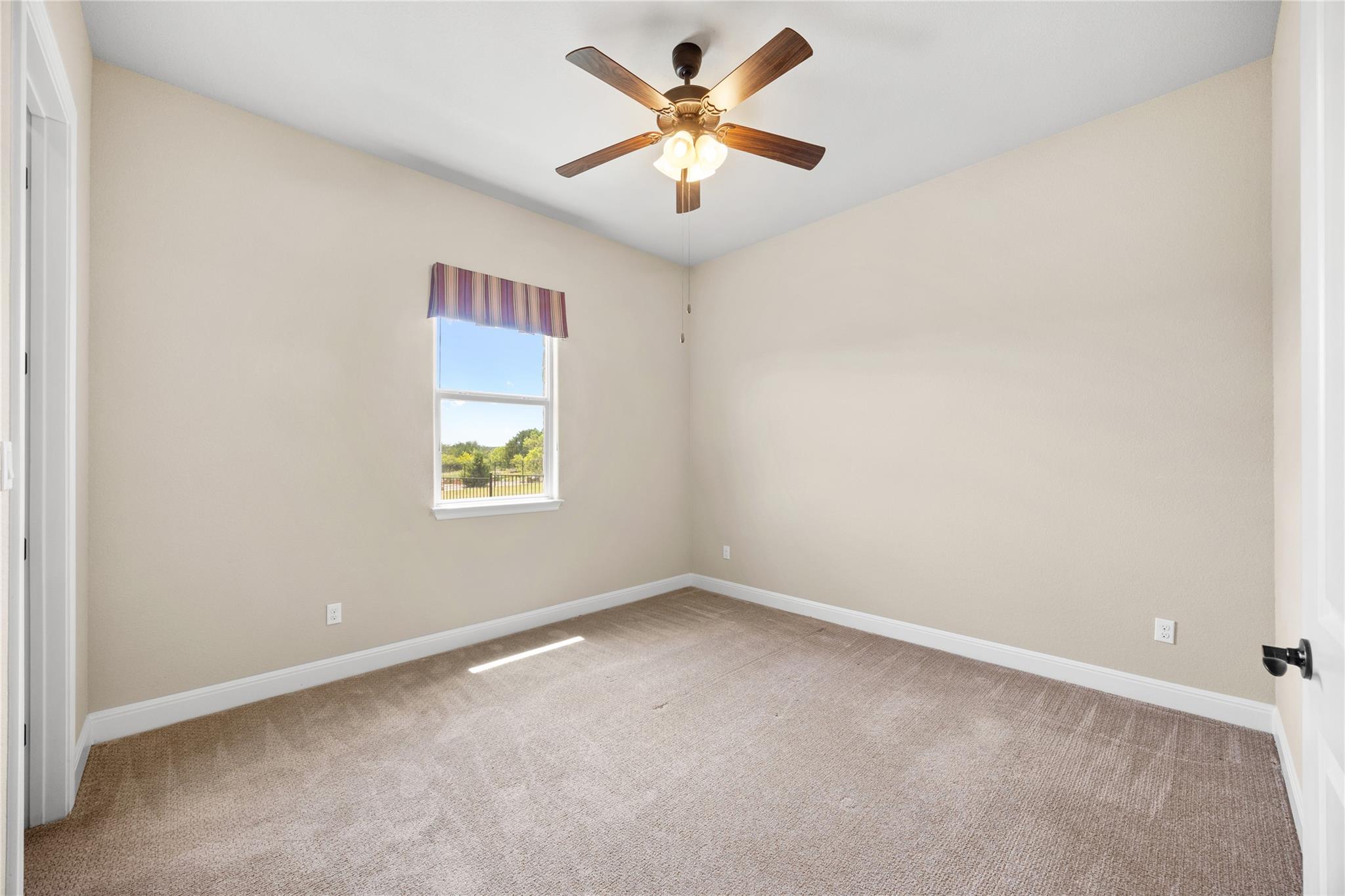 900 Hawthorne Loop Property Photo 32